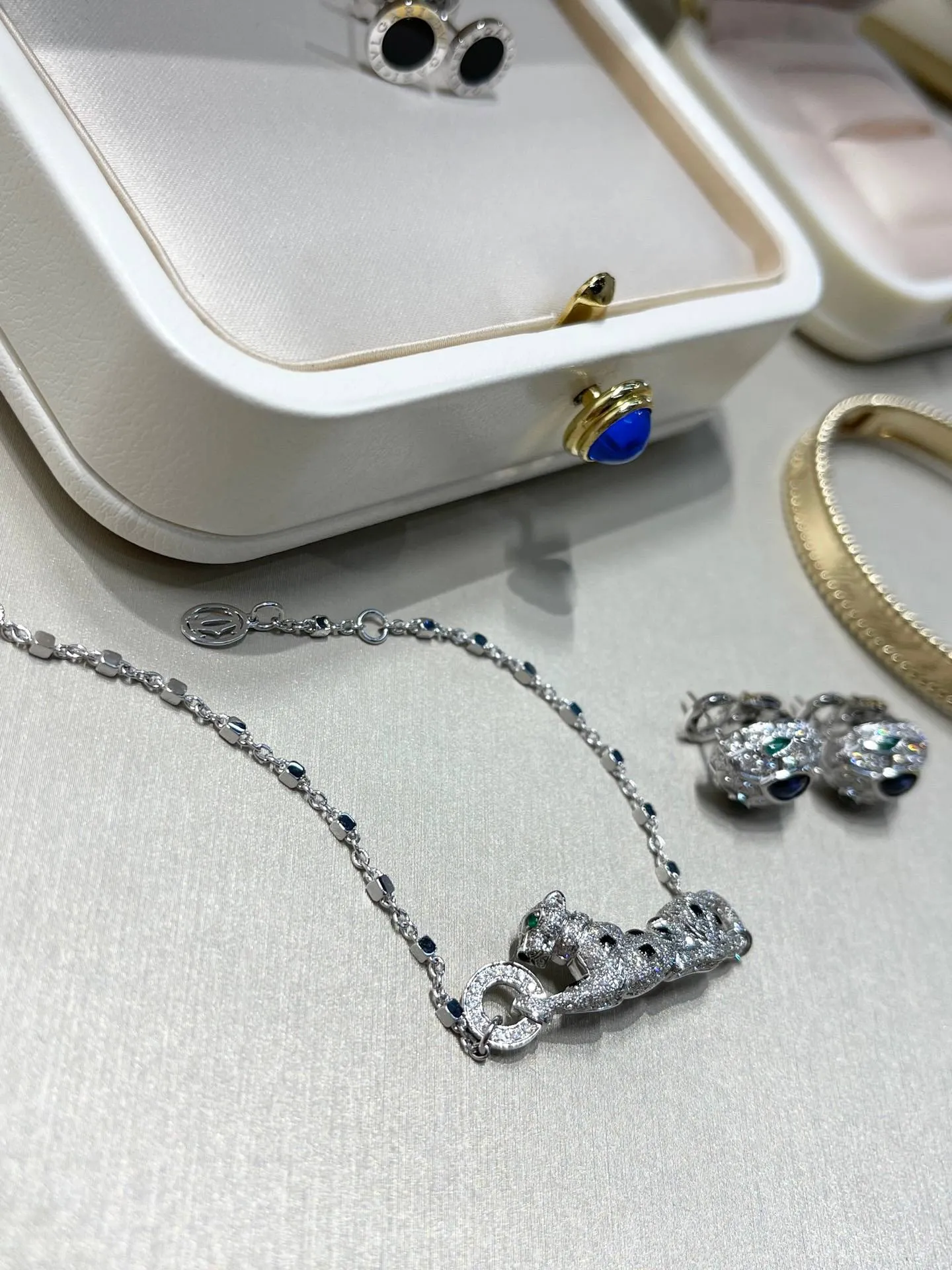 CARTIER Браслет Panthère De Cartier белое золото и бриллианты CARTIER Браслет Panthère De Cartier белое золото и бриллианты