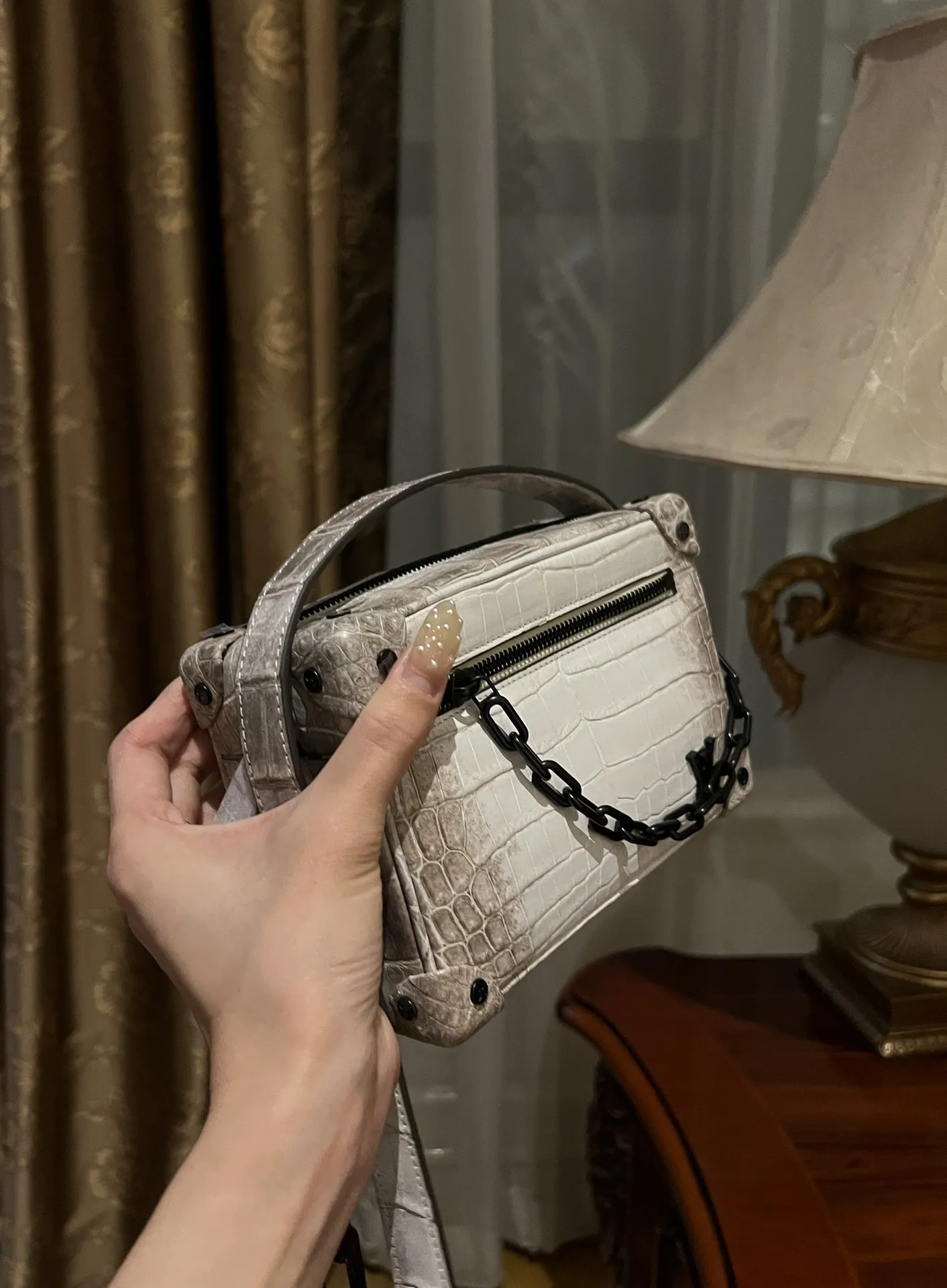 LOUIS VUITTON Сумка унисекс Petite Malle гималайский крокодил LOUIS VUITTON Сумка унисекс Petite Malle гималайский крокодил