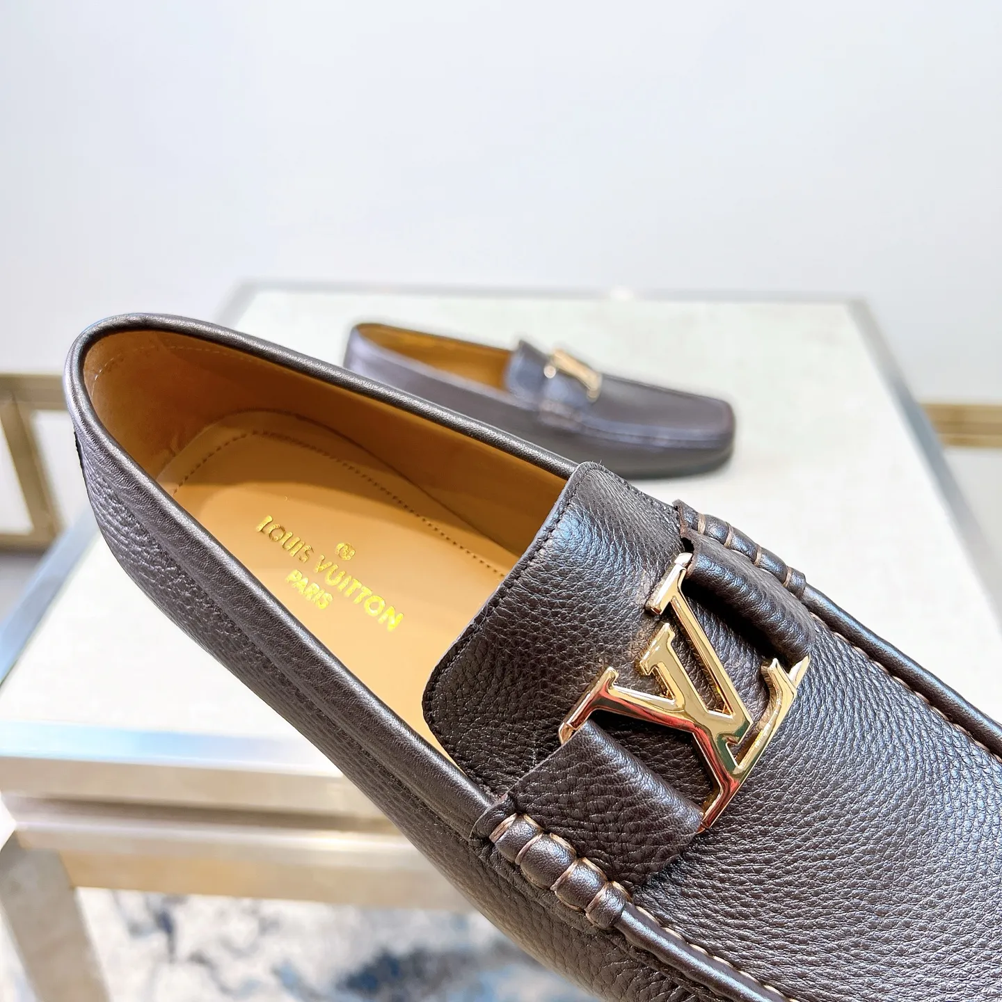 LOUIS VUITTON Мужские лоферы коровья кожа с логотипом