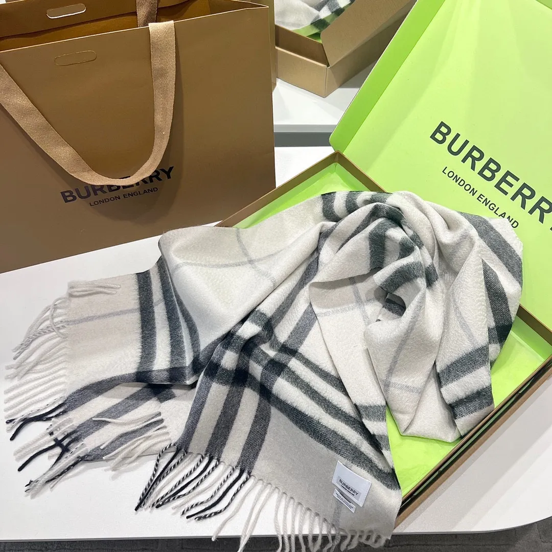 BURBERRY Классический шарф из кашемира BURBERRY Классический шарф из кашемира