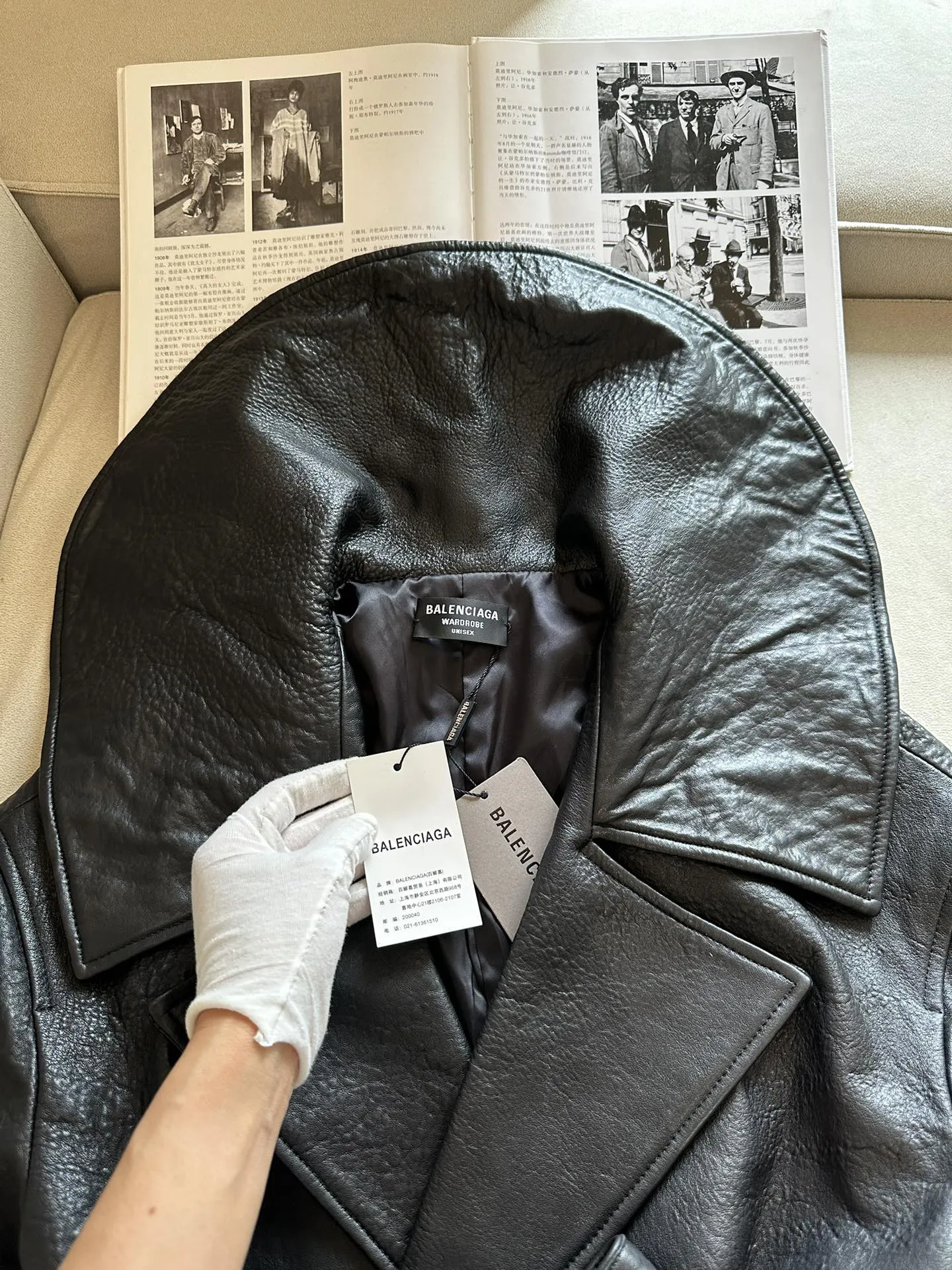BALENCIAGA Женский кожаный плащ BALENCIAGA Женский кожаный плащ