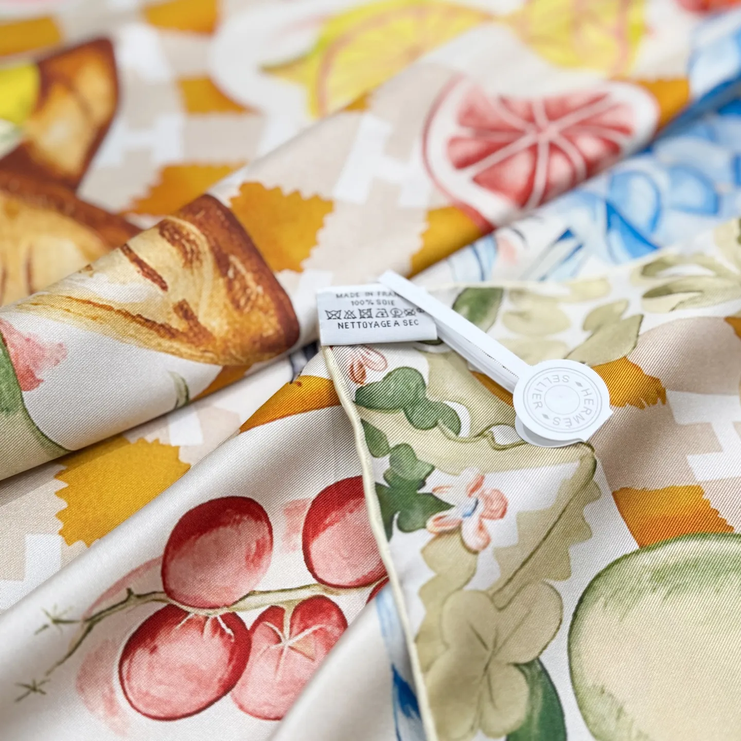 HERMES Платок из шёлка 90x90 см