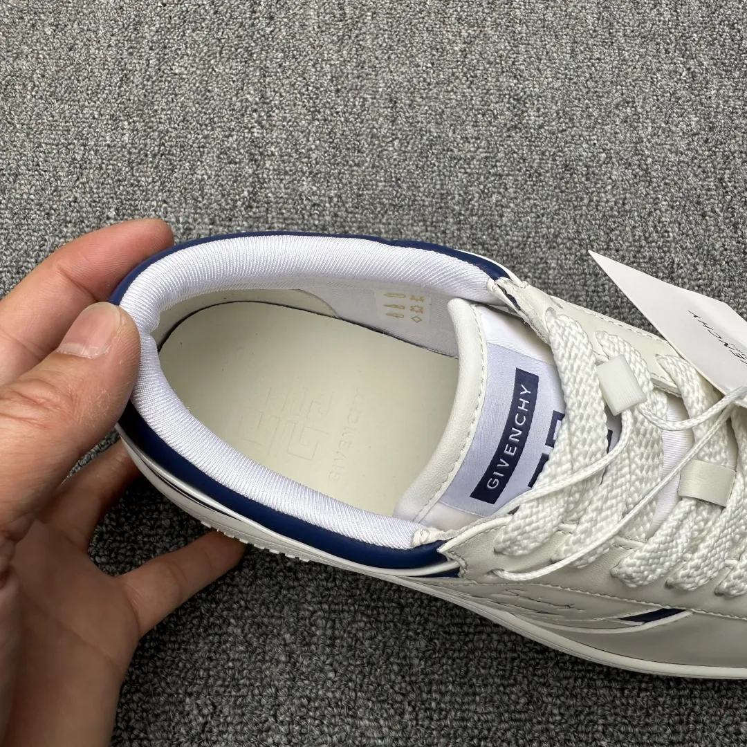 GIVENCHY Мужские кроссовки минималистичные