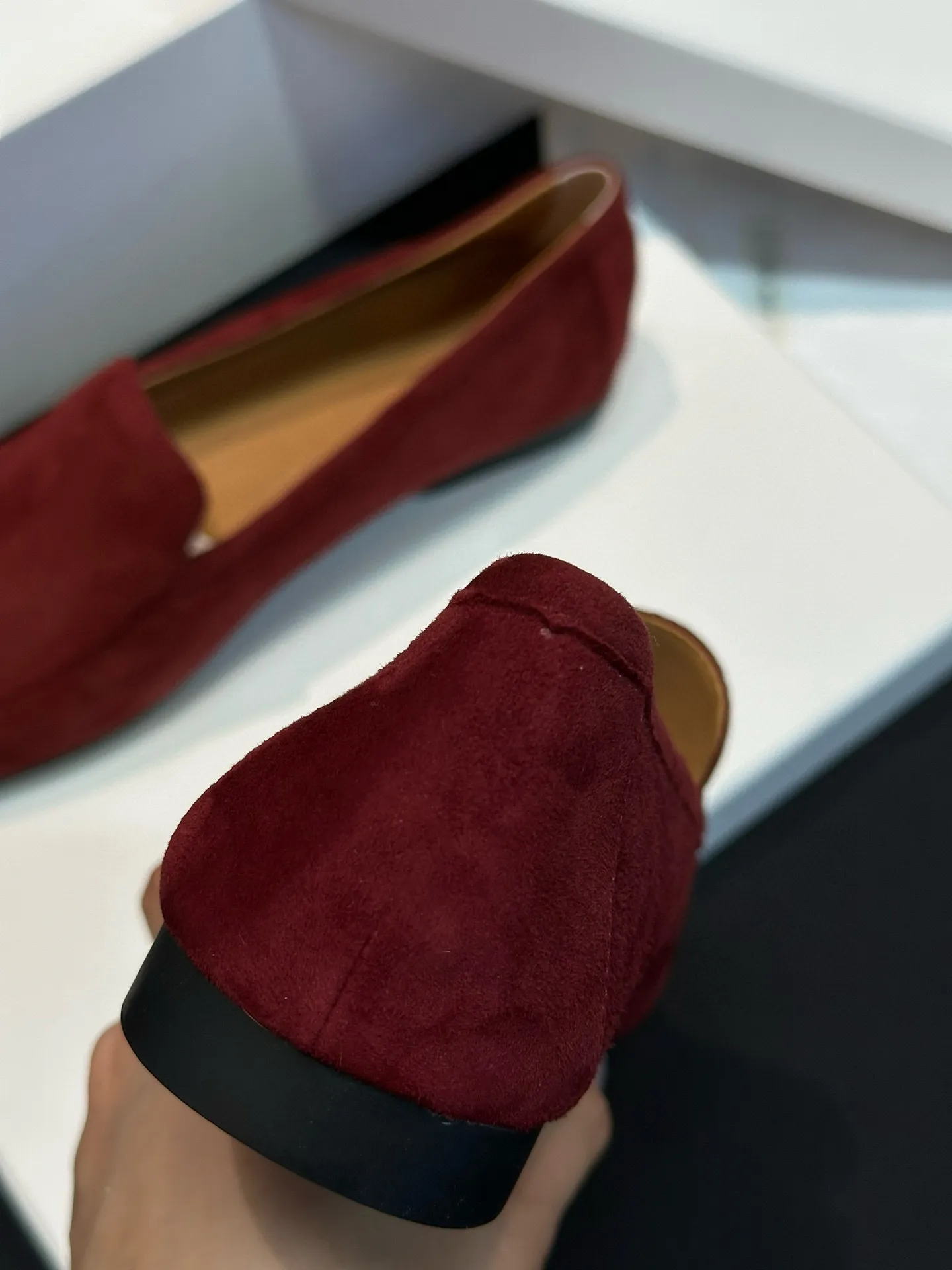 THE ROW Женские мокасины из замши THE ROW Женские мокасины из замши