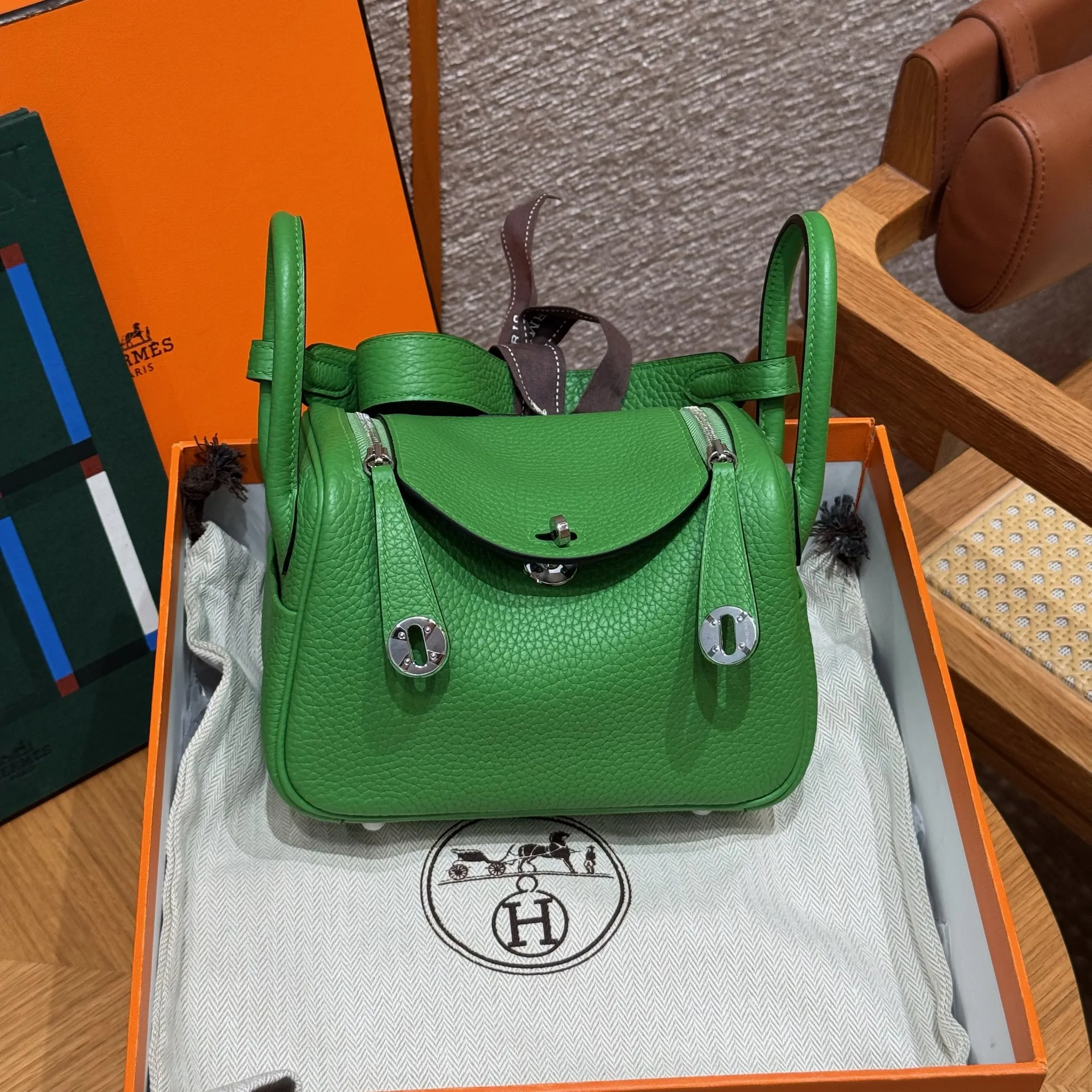 HERMES Женская сумка Lindy 19 см A8 Clemence HERMES Женская сумка Lindy 19 см A8 Clemence