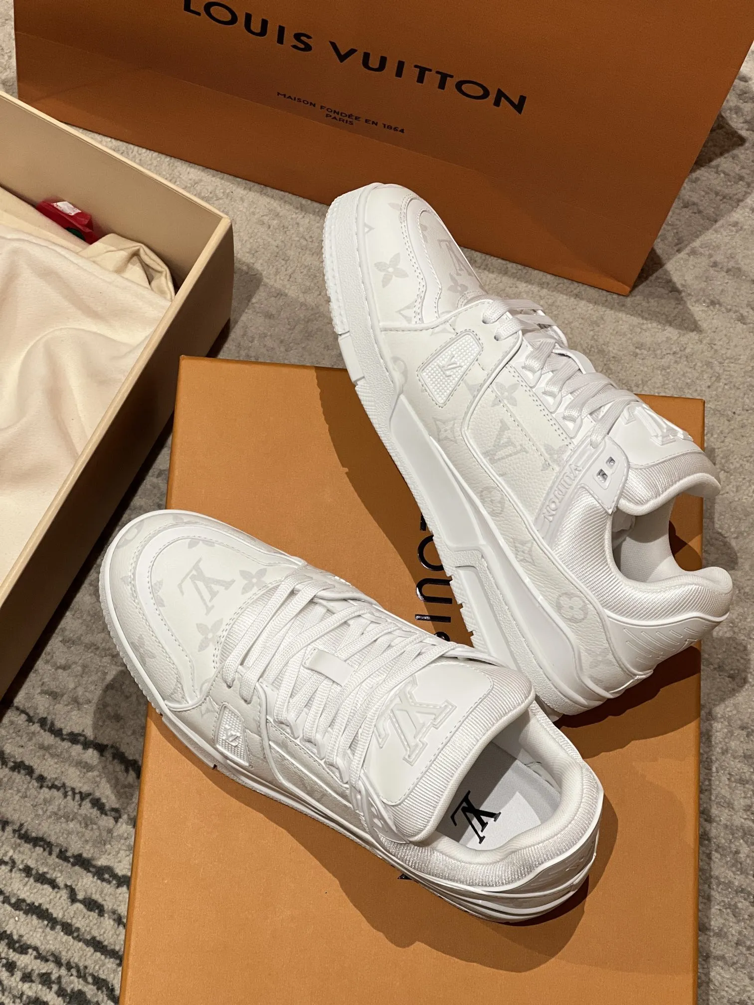 LOUIS VUITTON Кроссовки LV Trainer LOUIS VUITTON Кроссовки LV Trainer