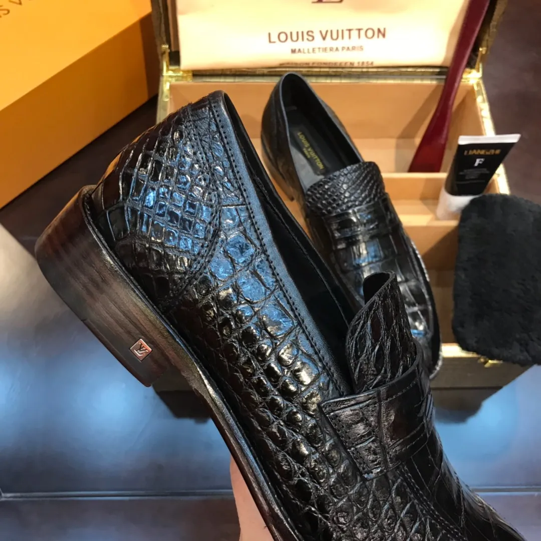 LOUIS VUITTON Мужские туфли из кожи крокодила