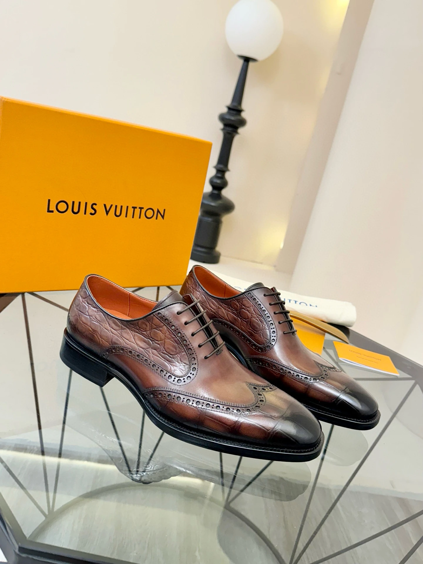 LOUIS VUITTON Мужские туфли из коровьей кожи LOUIS VUITTON Мужские туфли из коровьей кожи