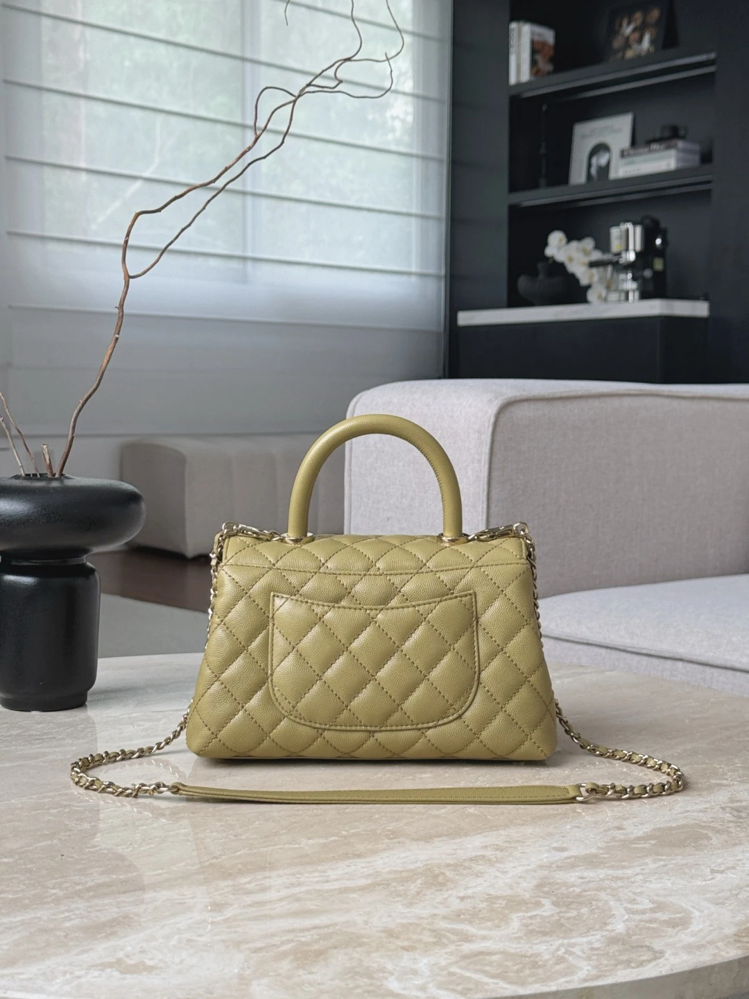 CHANEL Женская сумка Coco Handle с витой ручкой