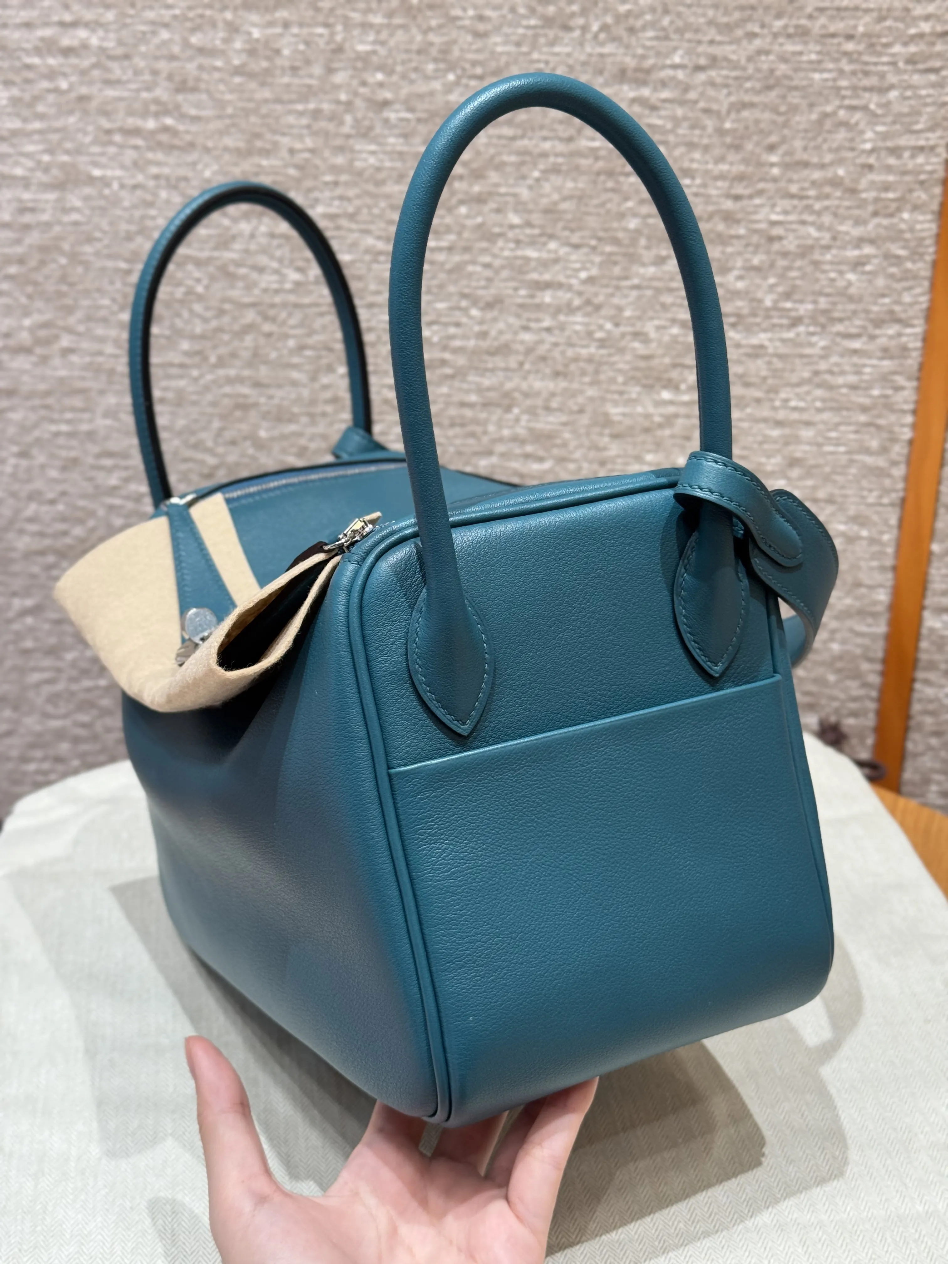 HERMES Женская сумка Lindy 26 см W0 Swift HERMES Женская сумка Lindy 26 см W0 Swift