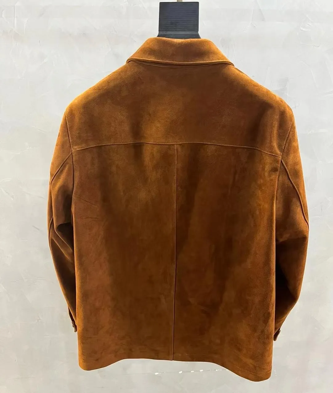 LORO PIANA Мужская куртка из замши на пуговицах с воротником LORO PIANA Мужская куртка из замши на пуговицах с воротником