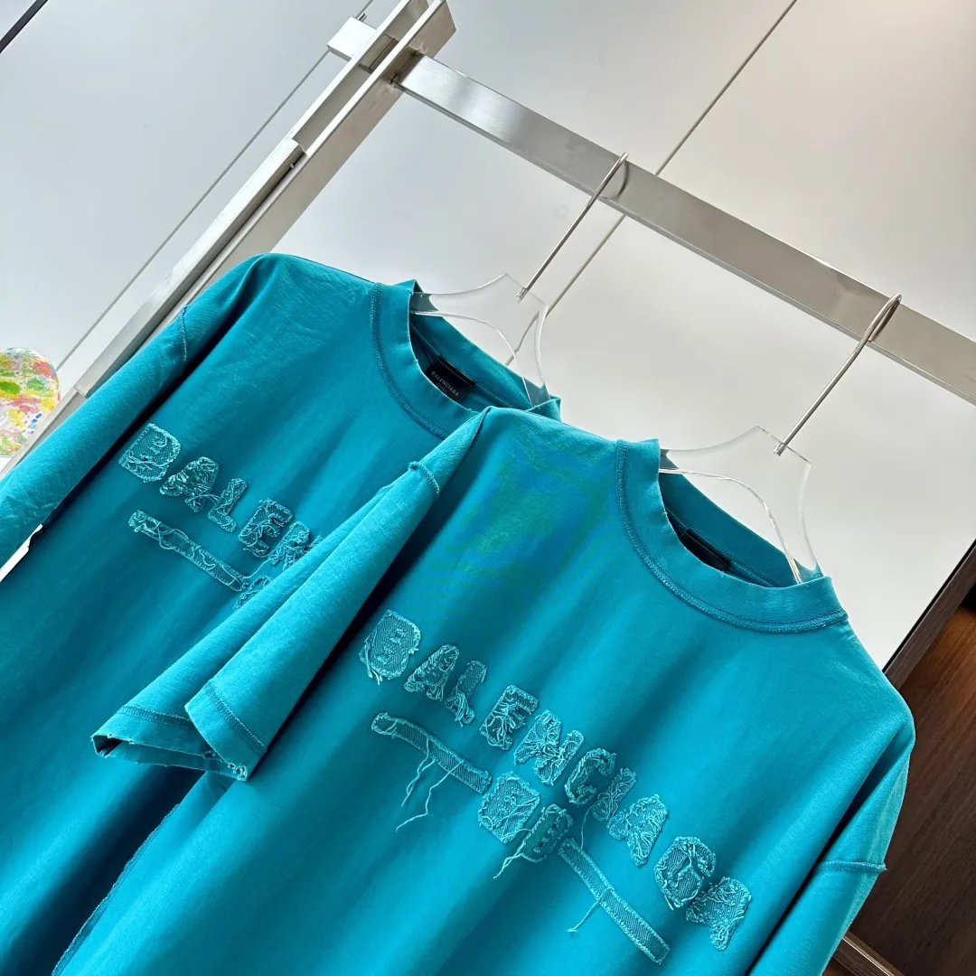 BALENCIAGA Мужская футболка Paris с вышитой нашивкой BALENCIAGA Мужская футболка Paris с вышитой нашивкой