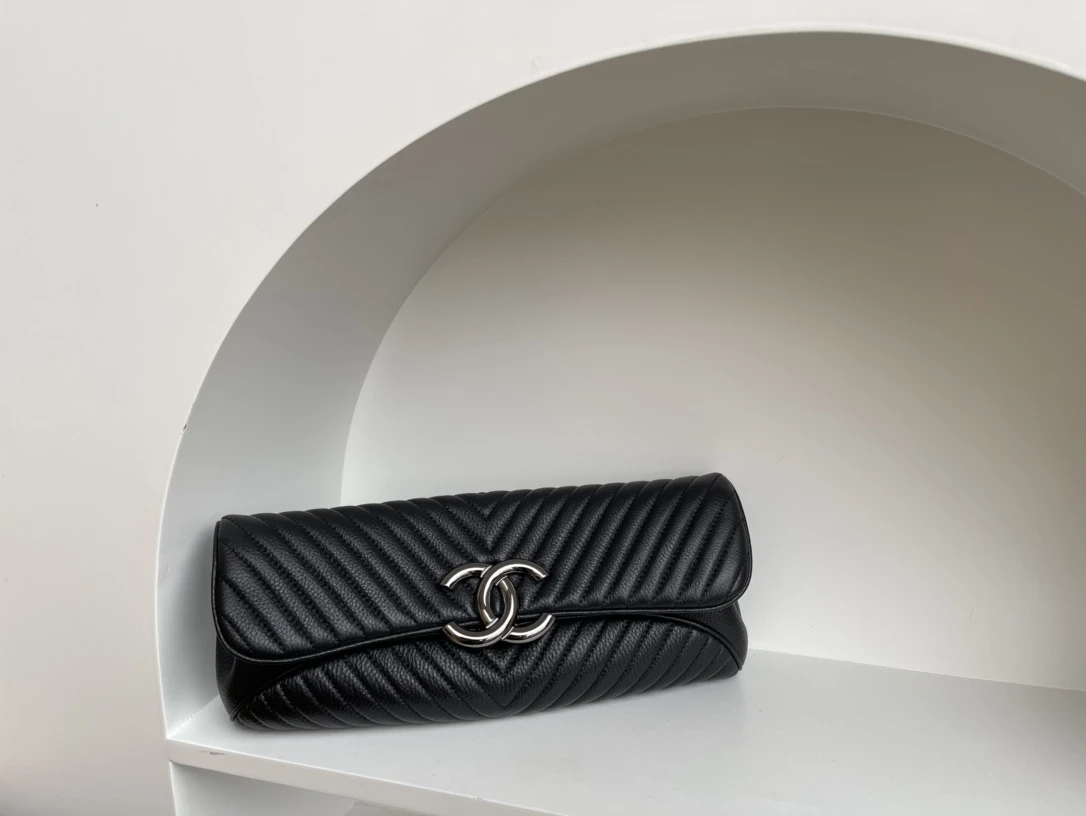 CHANEL Женский винтажный клатч CHANEL Женский винтажный клатч