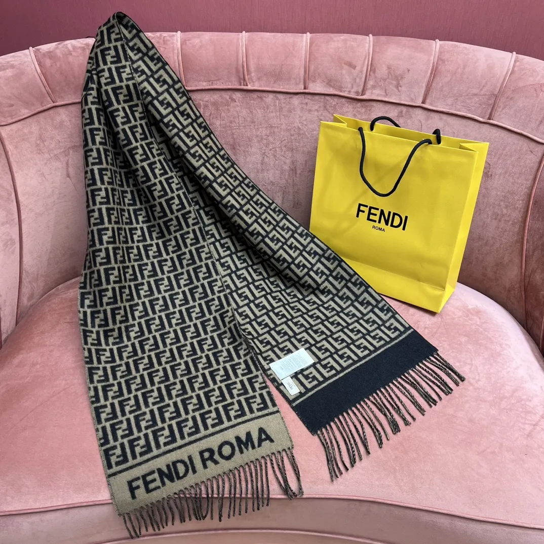 FENDI Женский шарф из шерсти и кашемира