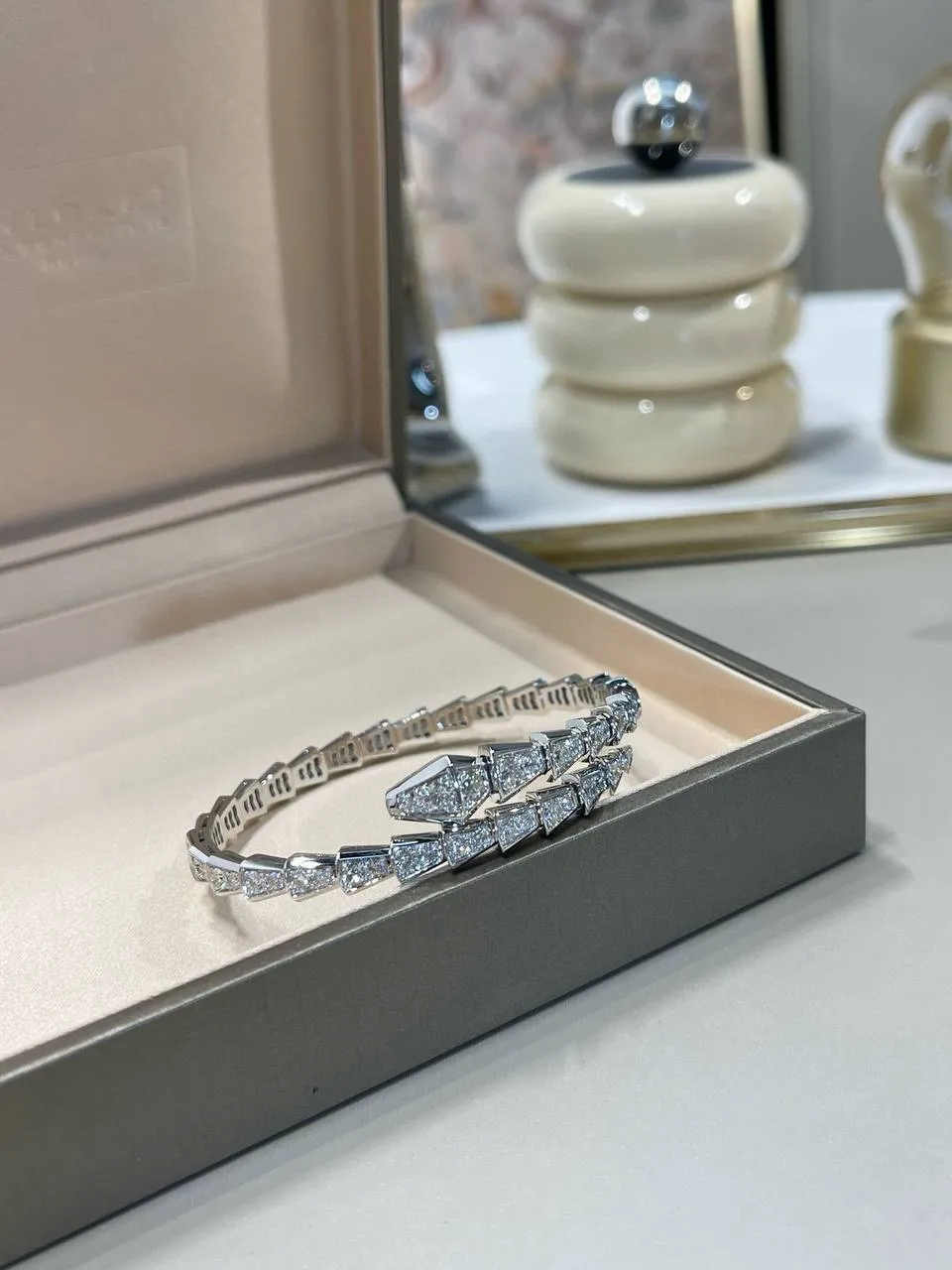 BVLGARI Браслет Serpenti белое золото и бриллинаты BVLGARI Браслет Serpenti белое золото и бриллинаты