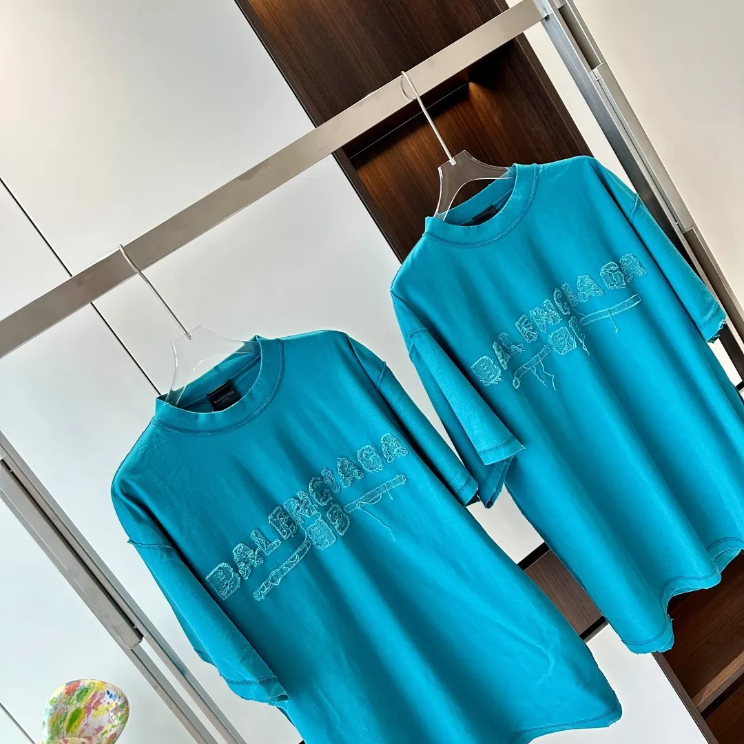 BALENCIAGA Мужская футболка Paris с вышитой нашивкой BALENCIAGA Мужская футболка Paris с вышитой нашивкой