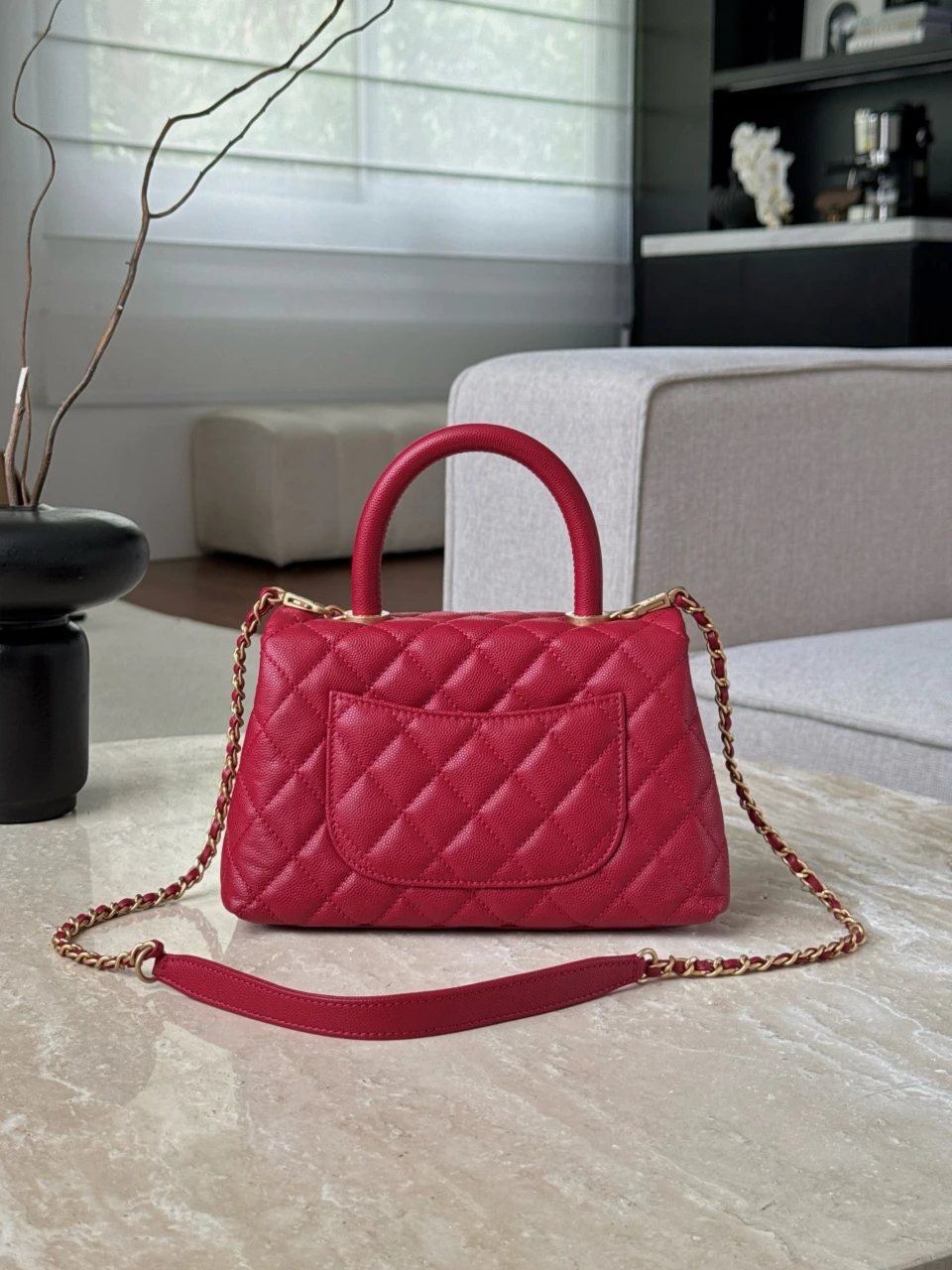 CHANEL Женская сумка Coco Handle с витой ручкой