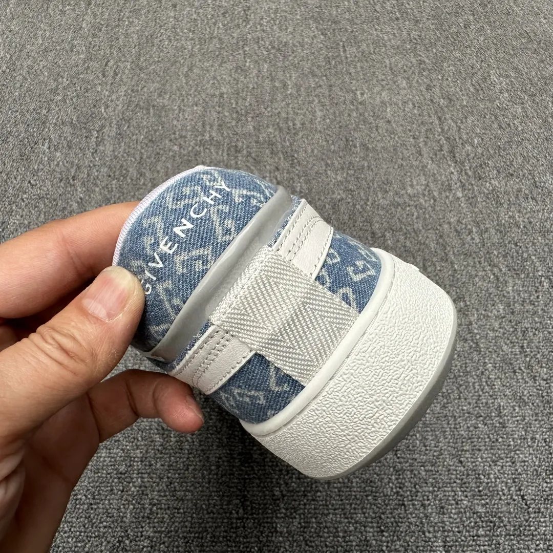 GIVENCHY Мужские кроссовки с фирменными узорами