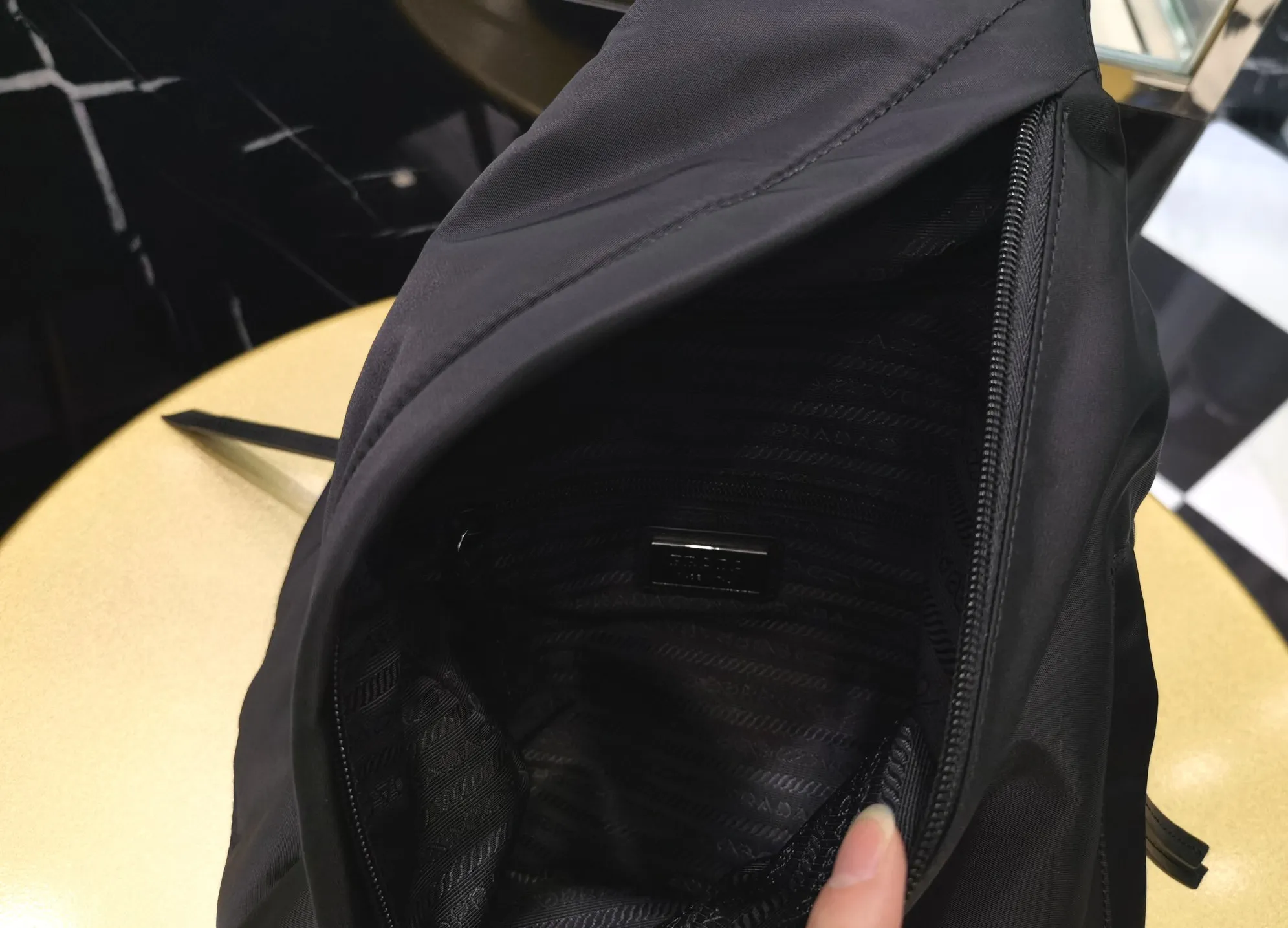 PRADA Нагрудная сумка унисекс 2VZ092 PRADA Нагрудная сумка унисекс 2VZ092