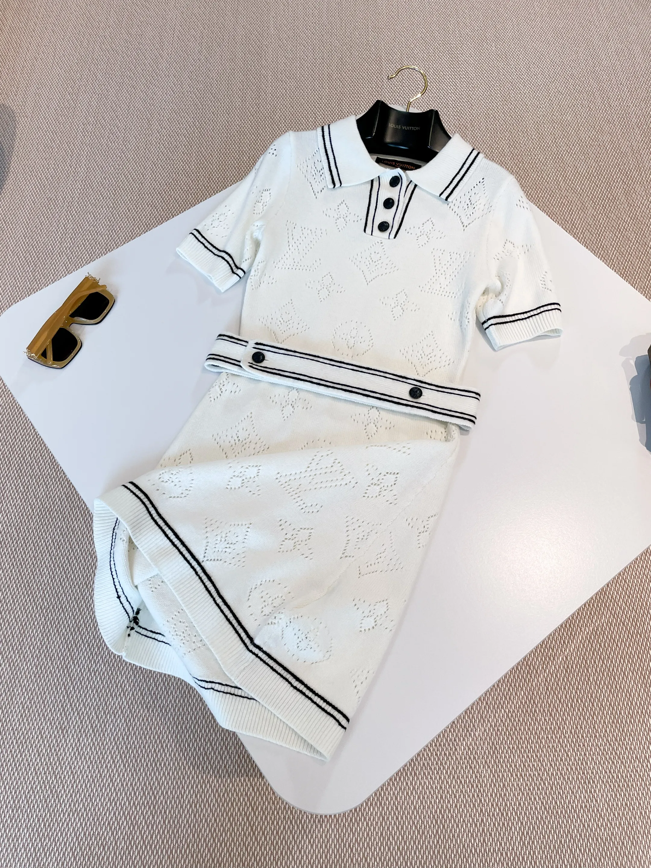 LOUIS VUITTON Женское платье из шерсти LOUIS VUITTON Женское платье из шерсти