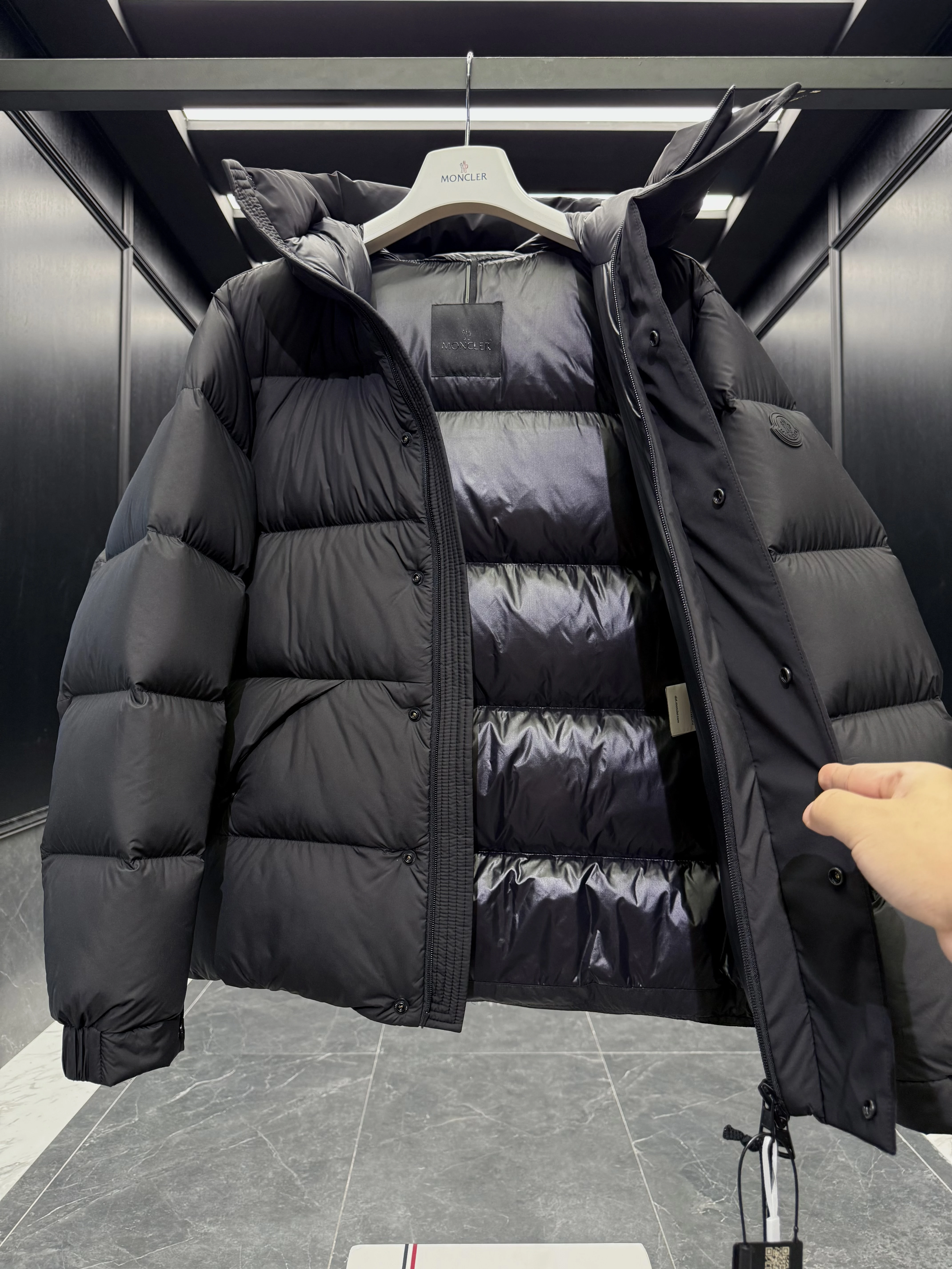 MONCLER Женский пуховик Madeira Black Warrior