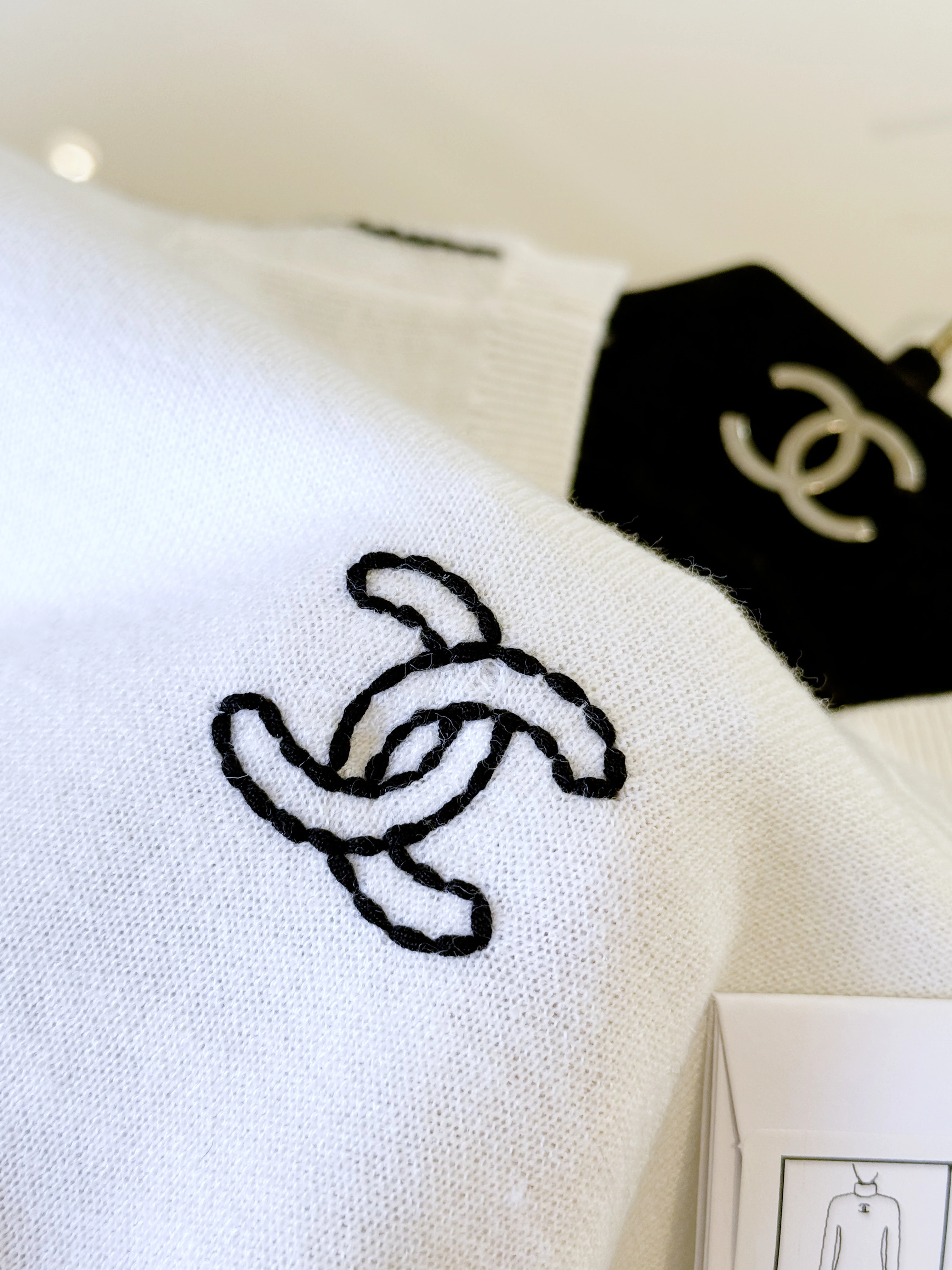 CHANEL Женский свитер из шерсти CHANEL Женский свитер из шерсти