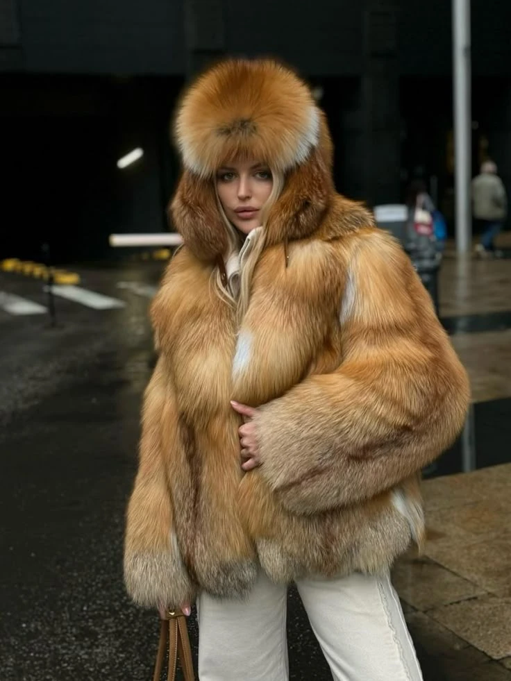 CHRISTIAN DIOR Женская шуба CHRISTIAN DIOR Женская шуба