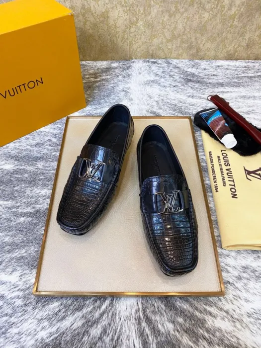  LOUIS VUITTON Мужские мокасины из кожи крокодила