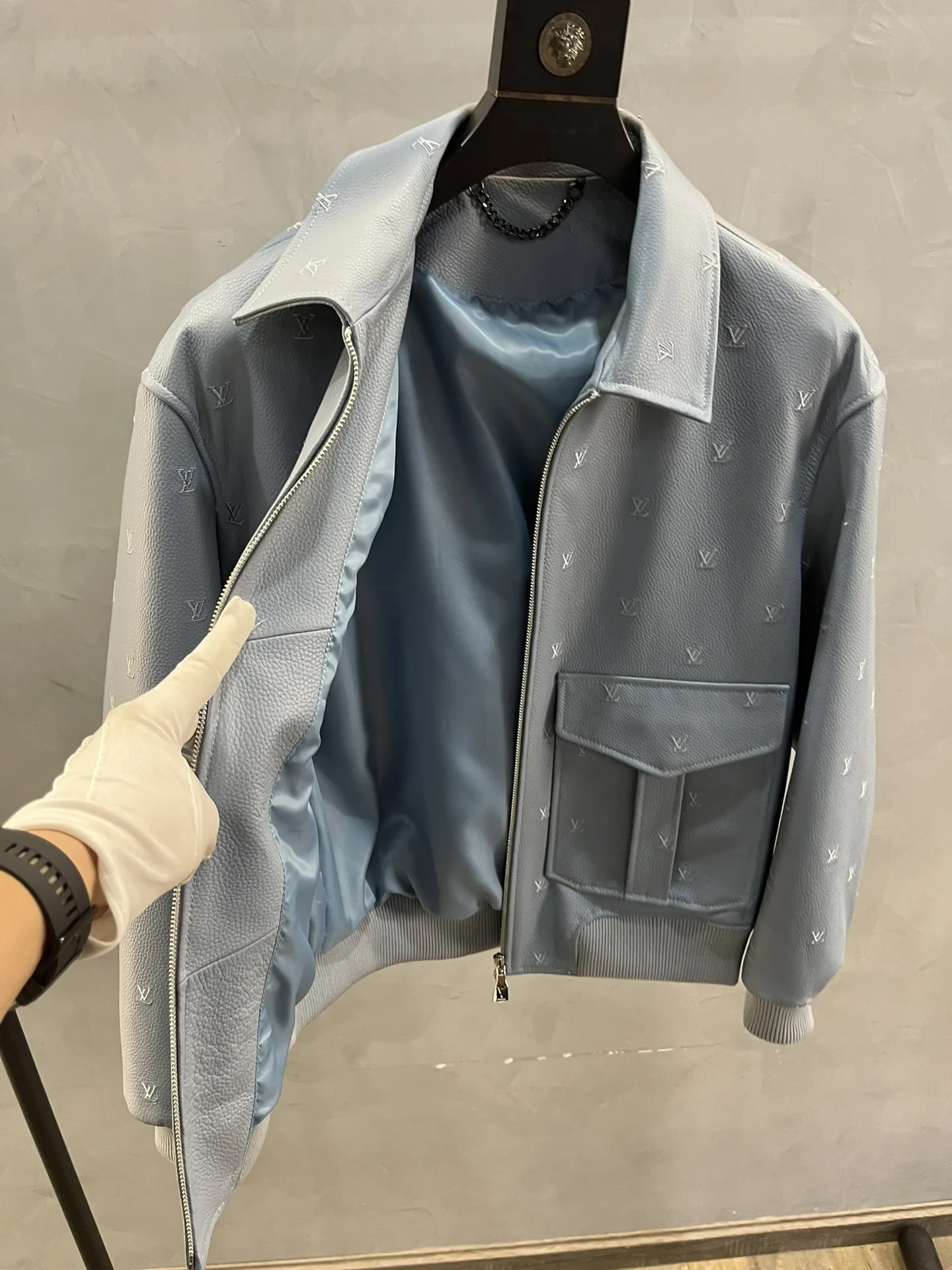 LOUIS VUITTON Мужская кожаная куртка LOUIS VUITTON Мужская кожаная куртка