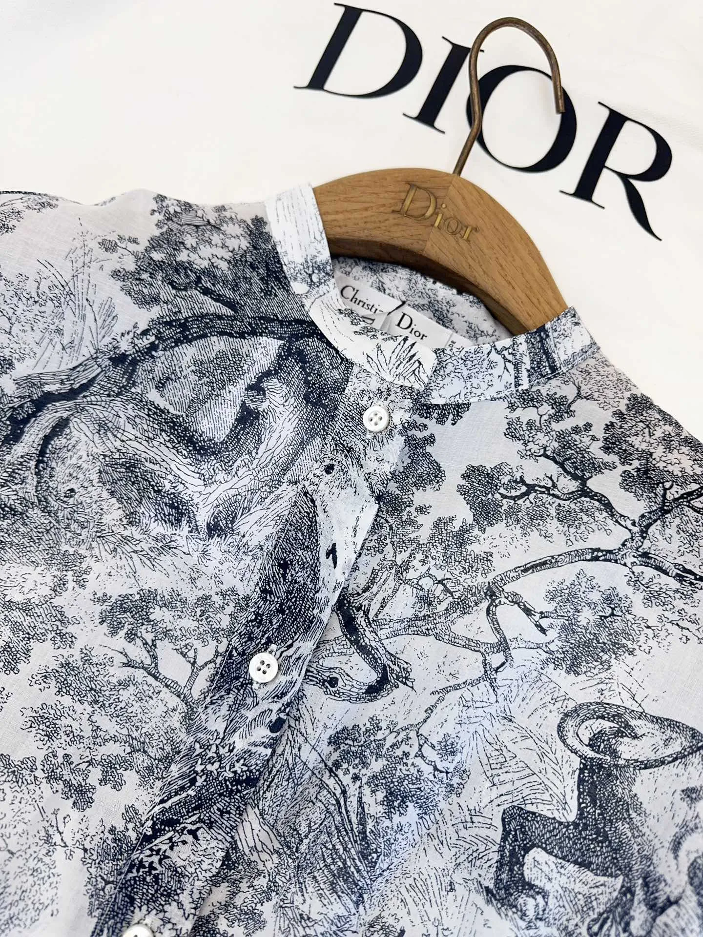 CHRISTIAN DIOR Женская блузка CHRISTIAN DIOR Женская блузка