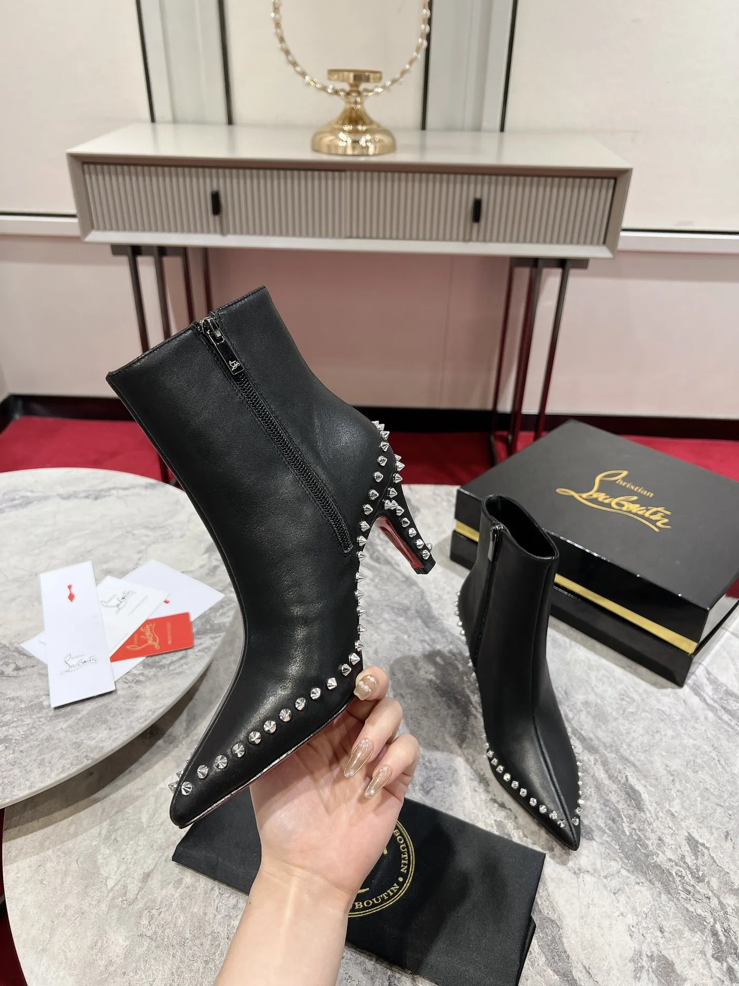 CHRISTIAN LOUBOUTIN Женские ботильоны Vidura Booty CHRISTIAN LOUBOUTIN Женские ботильоны Vidura Booty