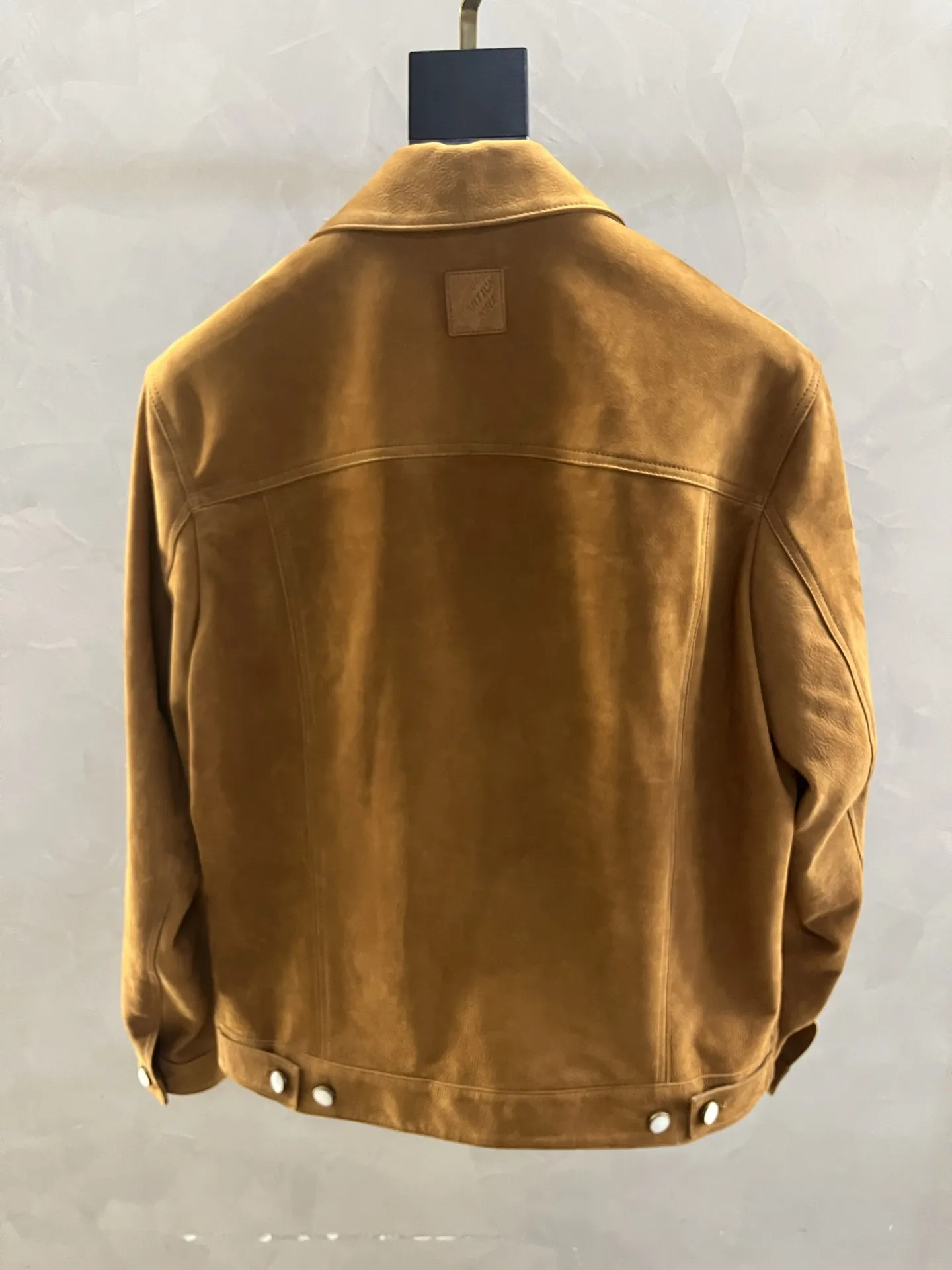 LOUIS VUITTON Мужская куртка из замши LOUIS VUITTON Мужская куртка из замши