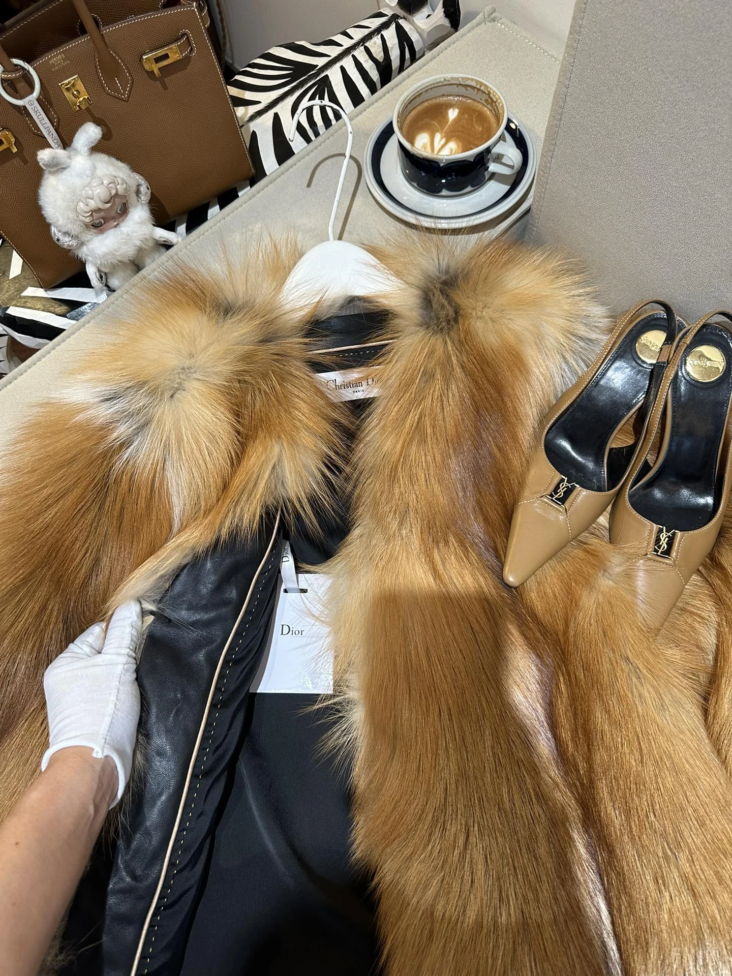CHRISTIAN DIOR Женская шуба CHRISTIAN DIOR Женская шуба
