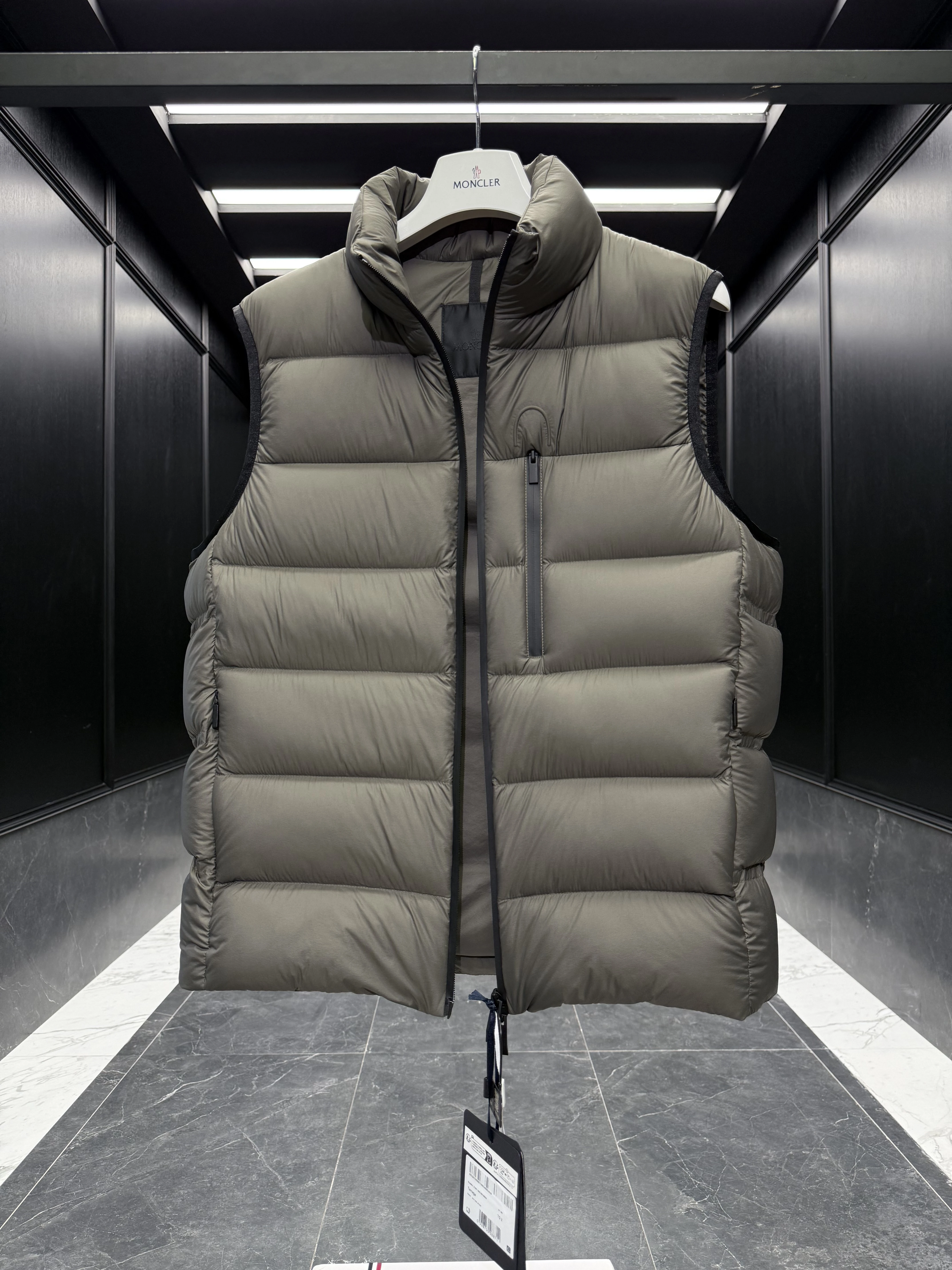 MONCLER Мужской жилет Tamega MONCLER Мужской жилет Tamega