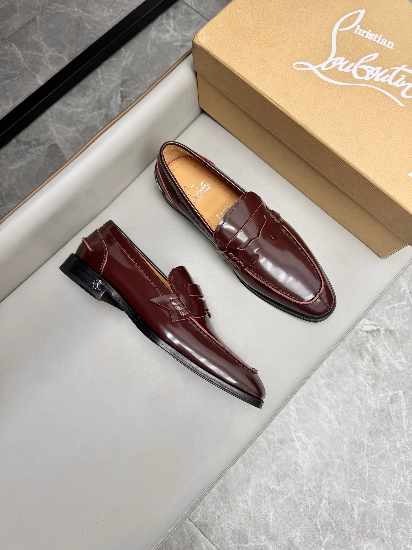 CHRISTIAN LOUBOUTIN Мужские лоферы из глянцевой кожи