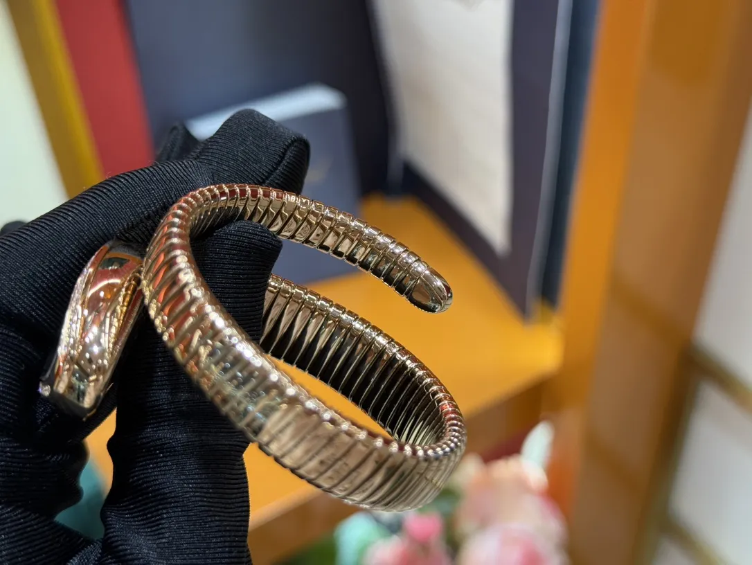 BVLGARI Женские часы Serpenti Tubogas 35 мм BVLGARI Женские часы Serpenti Tubogas 35 мм