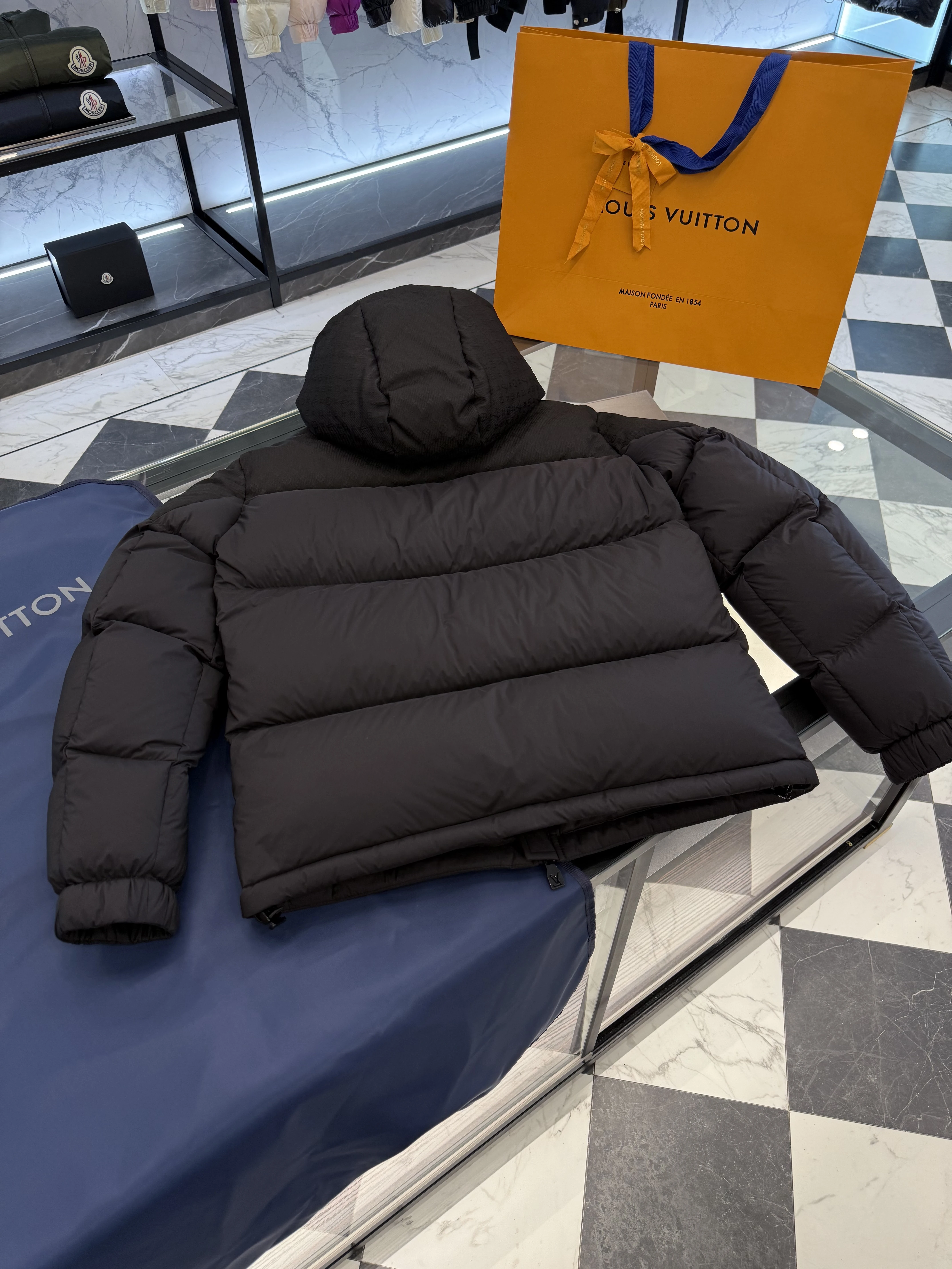 LOUIS VUITTON Мужской пуховик