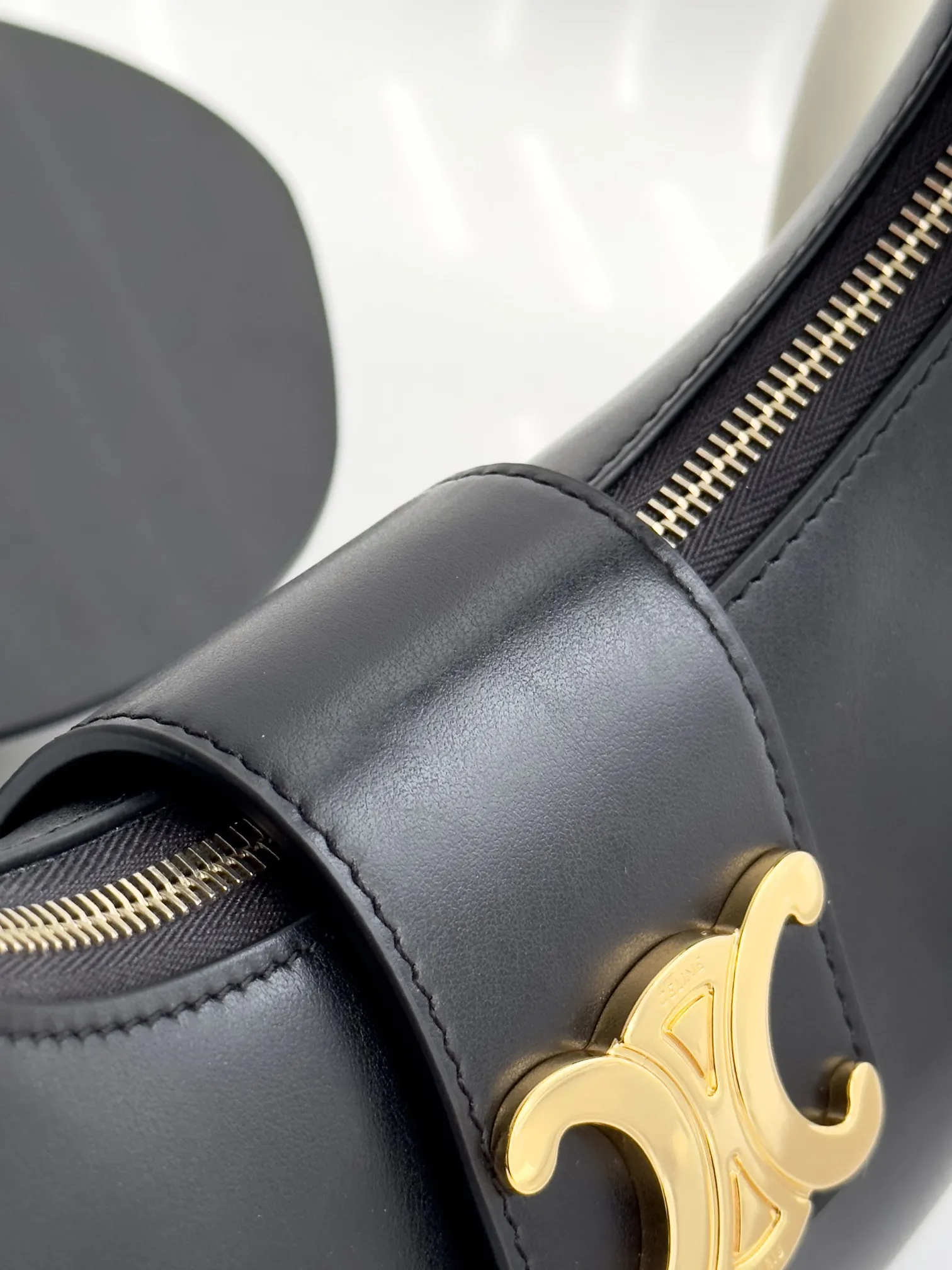 CELINE Женская сумка AVA TRIOMPHE из кожи