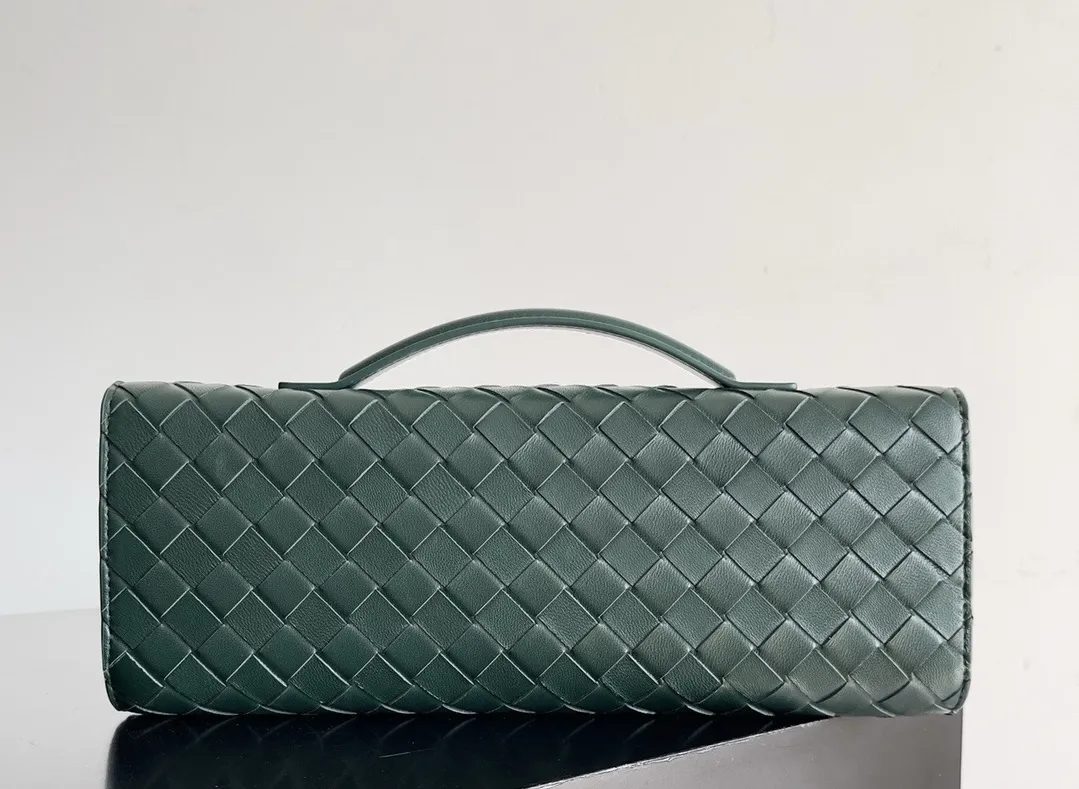 BOTTEGA VENETA Женский клатч Andiamo кожа Intrecciato