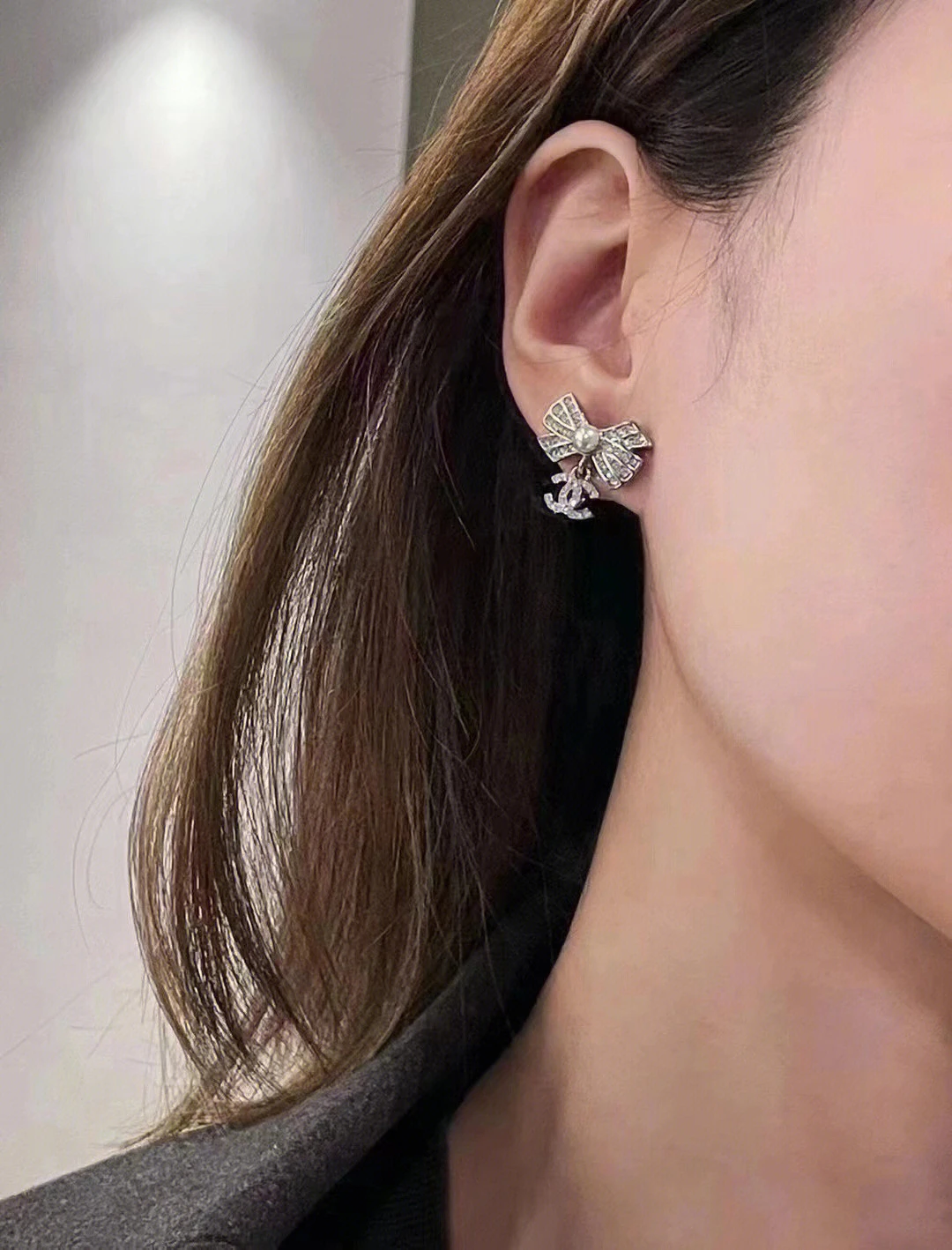 CHANEL Женские серьги-бантики CHANEL Женские серьги-бантики