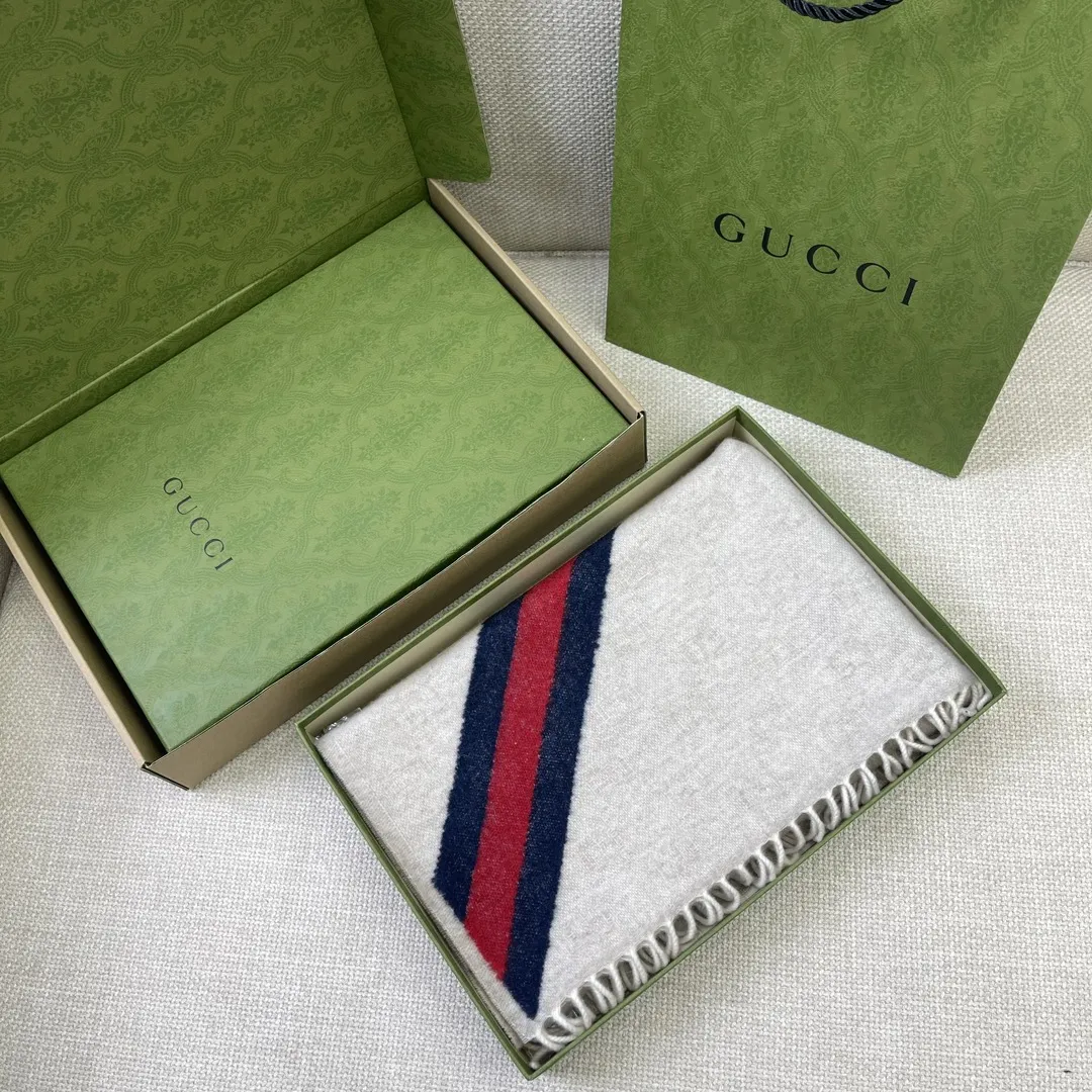 GUCCI Женский шарф из шерсти GUCCI Женский шарф из шерсти