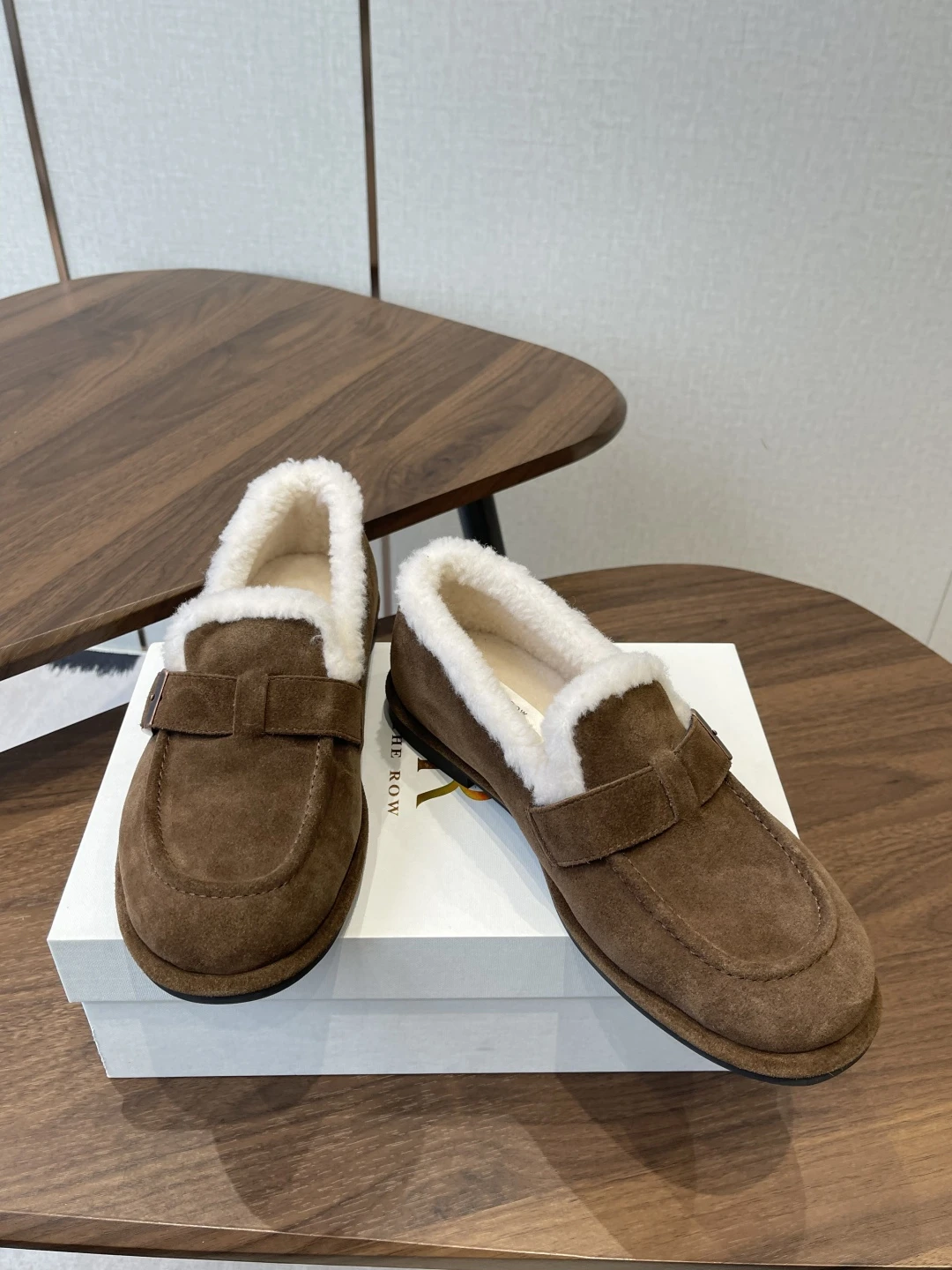 THE ROW Женские лоферы с пушистой внутренней отделкой