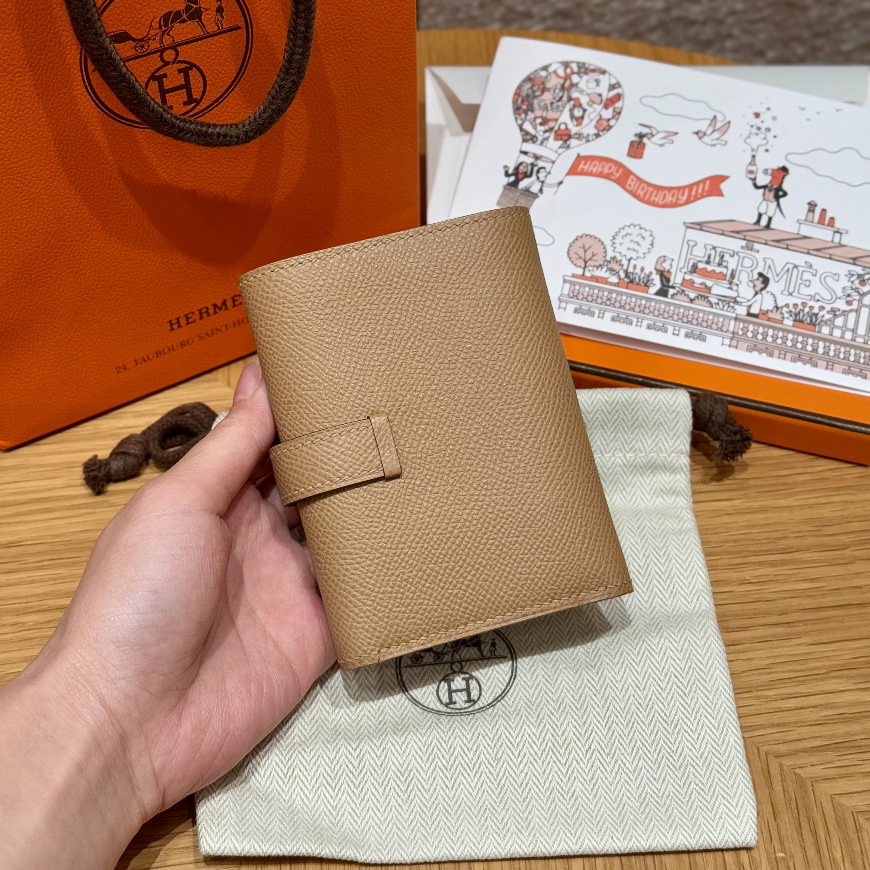 HERMES Кошелёк Bearn 11 см OM/Chai i2/Nata Epsom HERMES Кошелёк Bearn 11 см OM/Chai i2/Nata Epsom