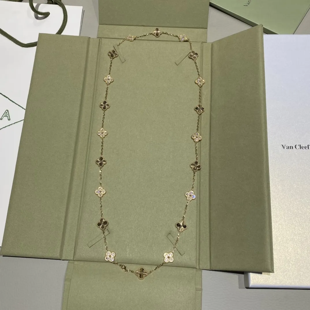 Van Cleef & Arpels Alhambra Женское колье 20 мотивов с бриллиантами Van Cleef & Arpels Alhambra Женское колье 20 мотивов с бриллиантами