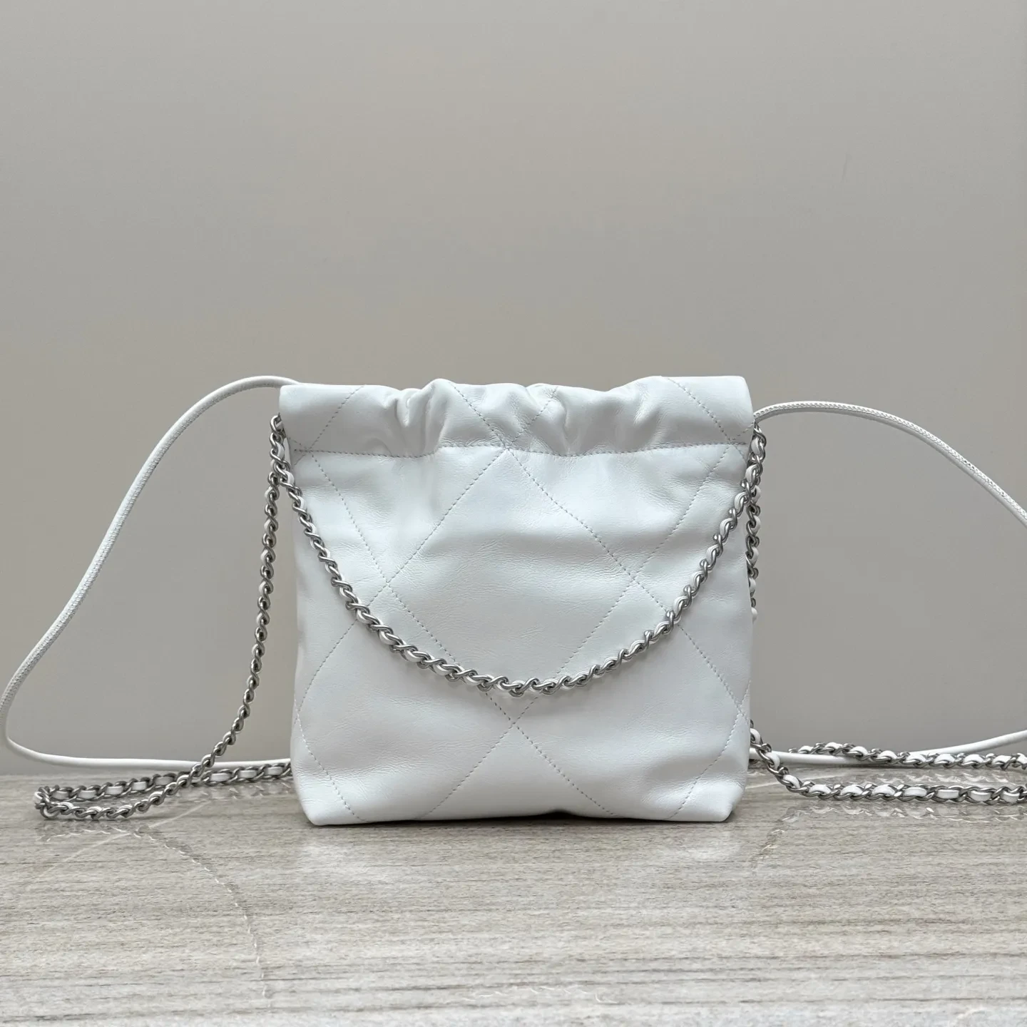 CHANEL Женская сумка 22 Mini CHANEL Женская сумка 22 Mini