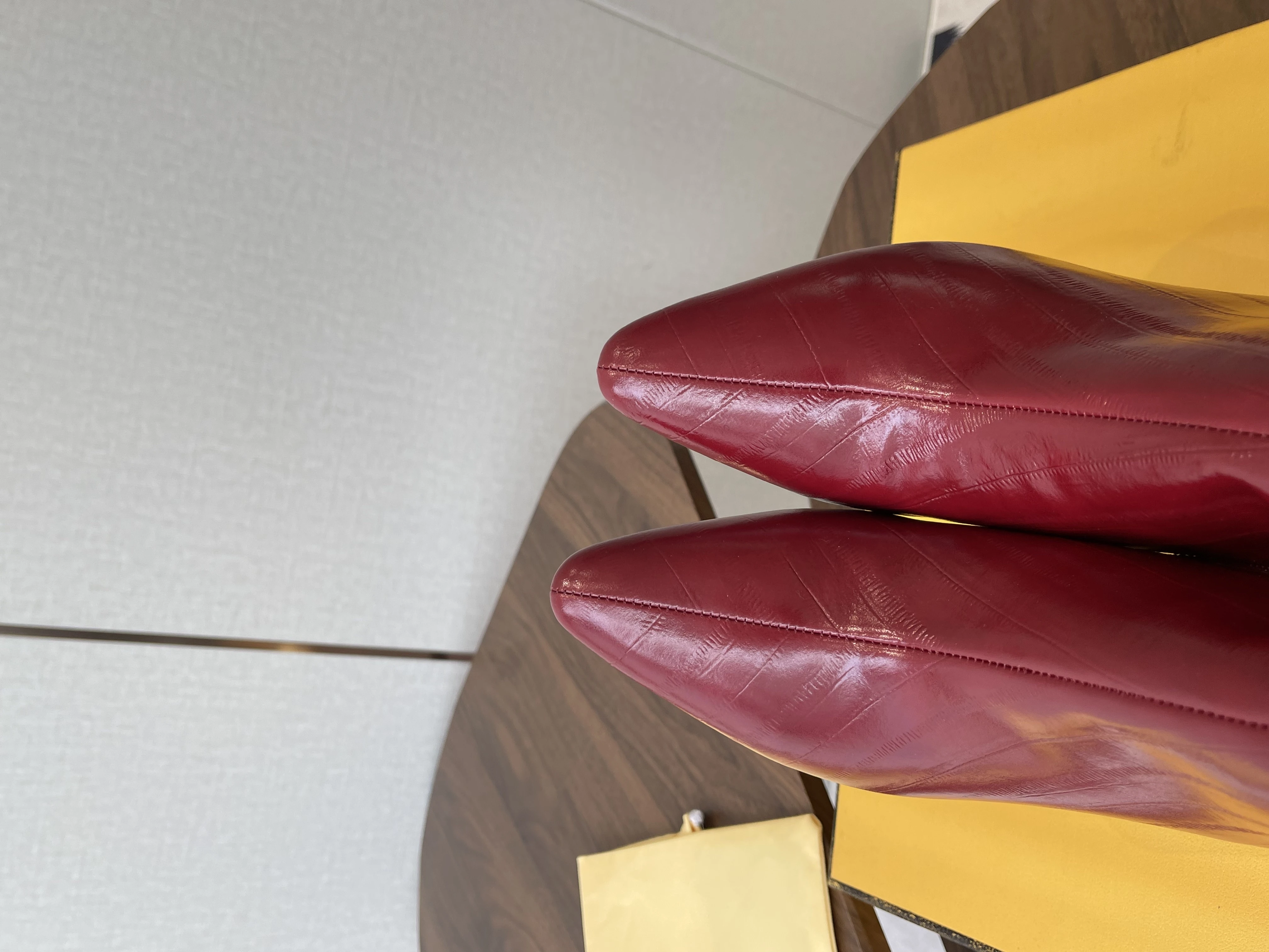 FENDI Женские ботильоны из коровьей кожи  FENDI Женские ботильоны из коровьей кожи