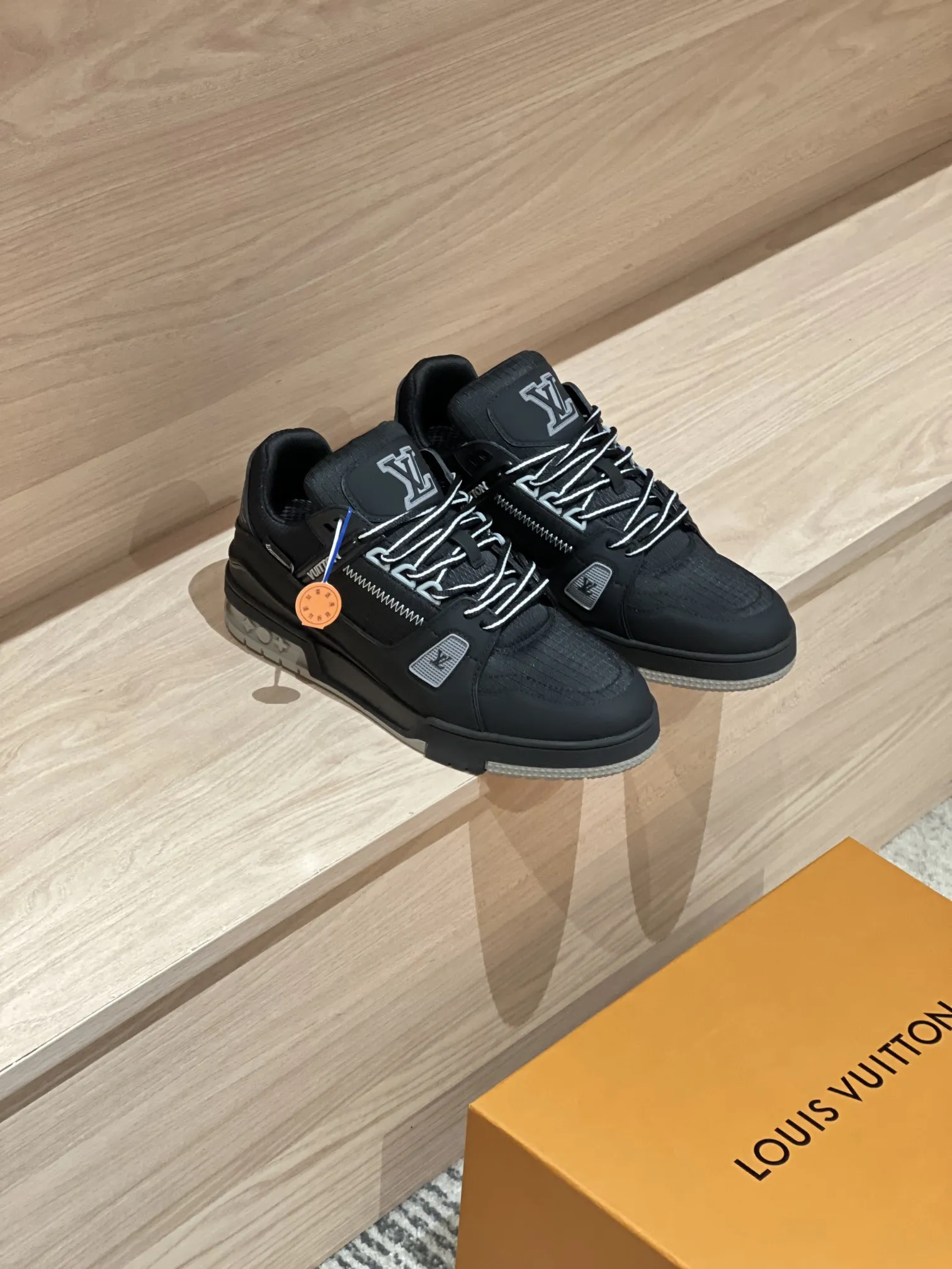 LOUIS VUITTON Кроссовки LV Trainer 