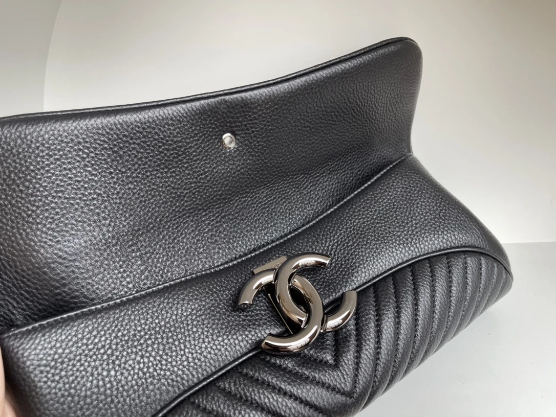 CHANEL Женский винтажный клатч CHANEL Женский винтажный клатч