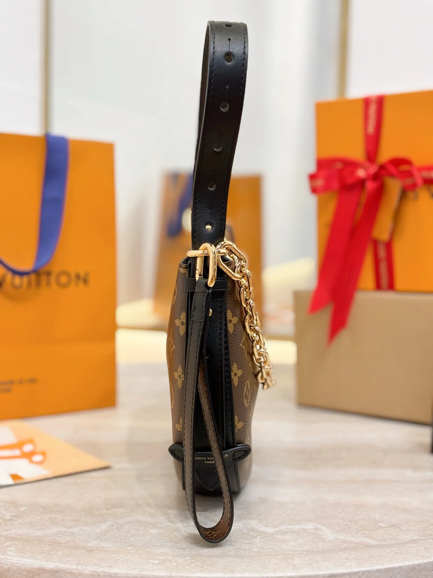 LOUIS VUITTON Женская сумка Cookie BB M15056 LOUIS VUITTON Женская сумка Cookie BB M15056