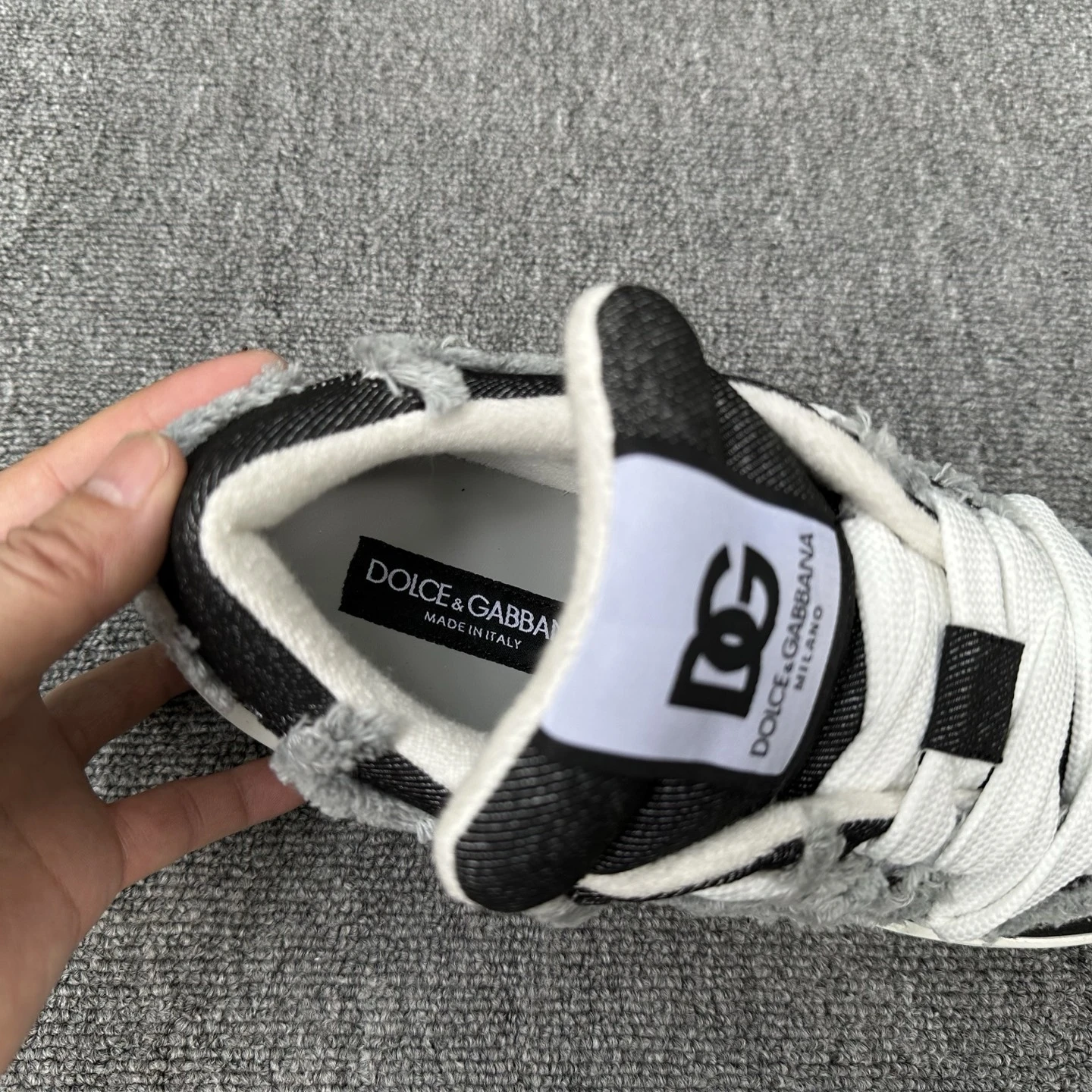 DOLCE & GABBANA Мужские кроссовки из телячьей кожи с контрастными белыми шнурками